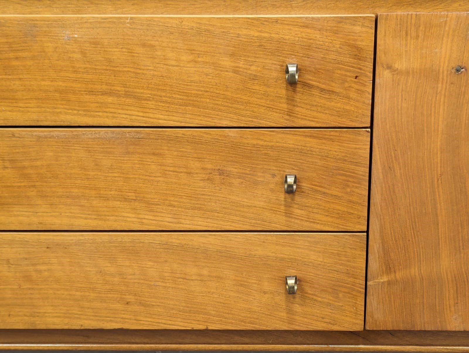 A large Mid Century teak sideboard designed by Robert Heritage for Archie Shine. 183x46x74cm - Image 3 of 7