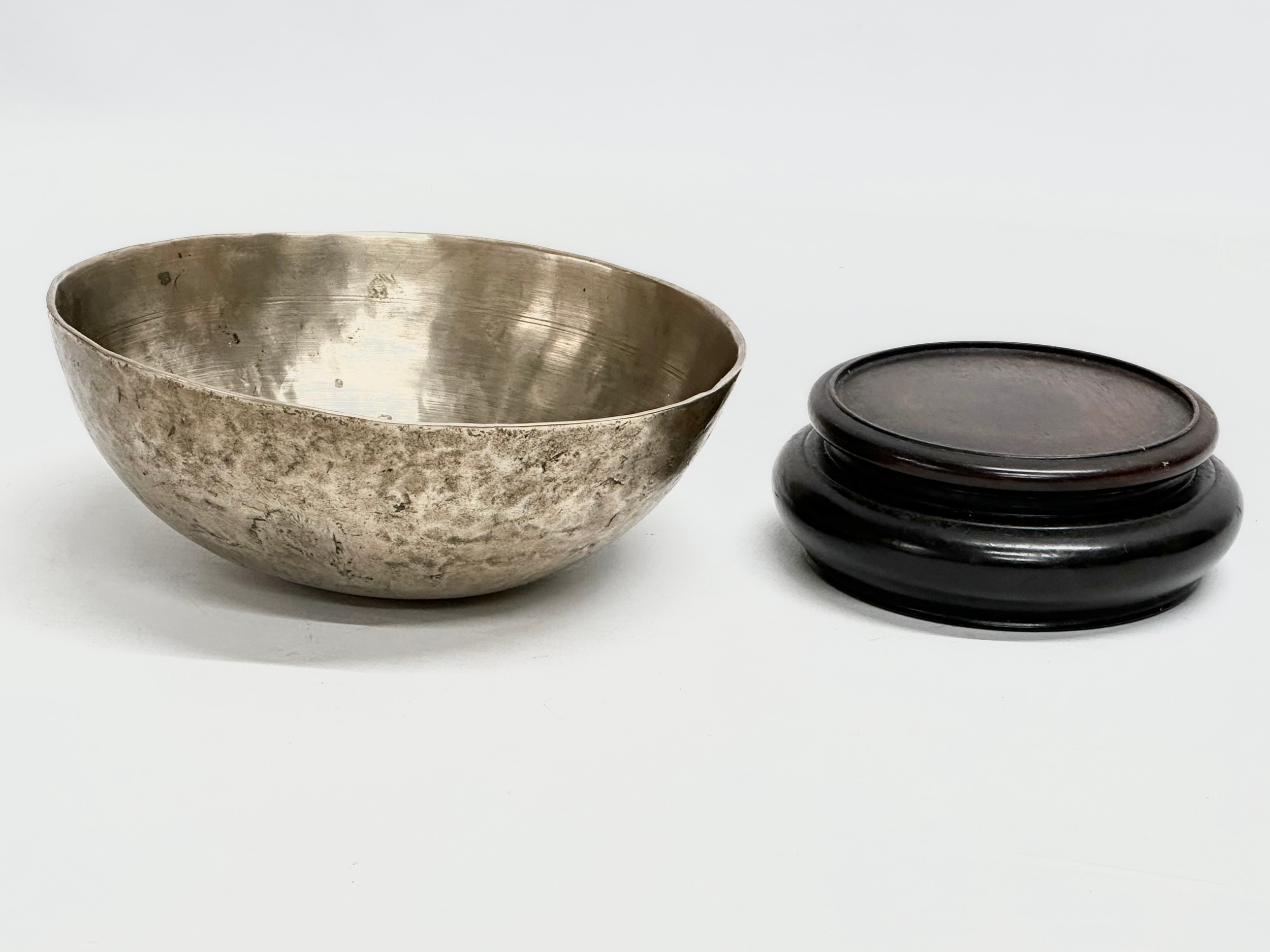 A Late 19th Century Tibetan Singing bowl on stand. Bowl measures 16x6cm - Image 3 of 5
