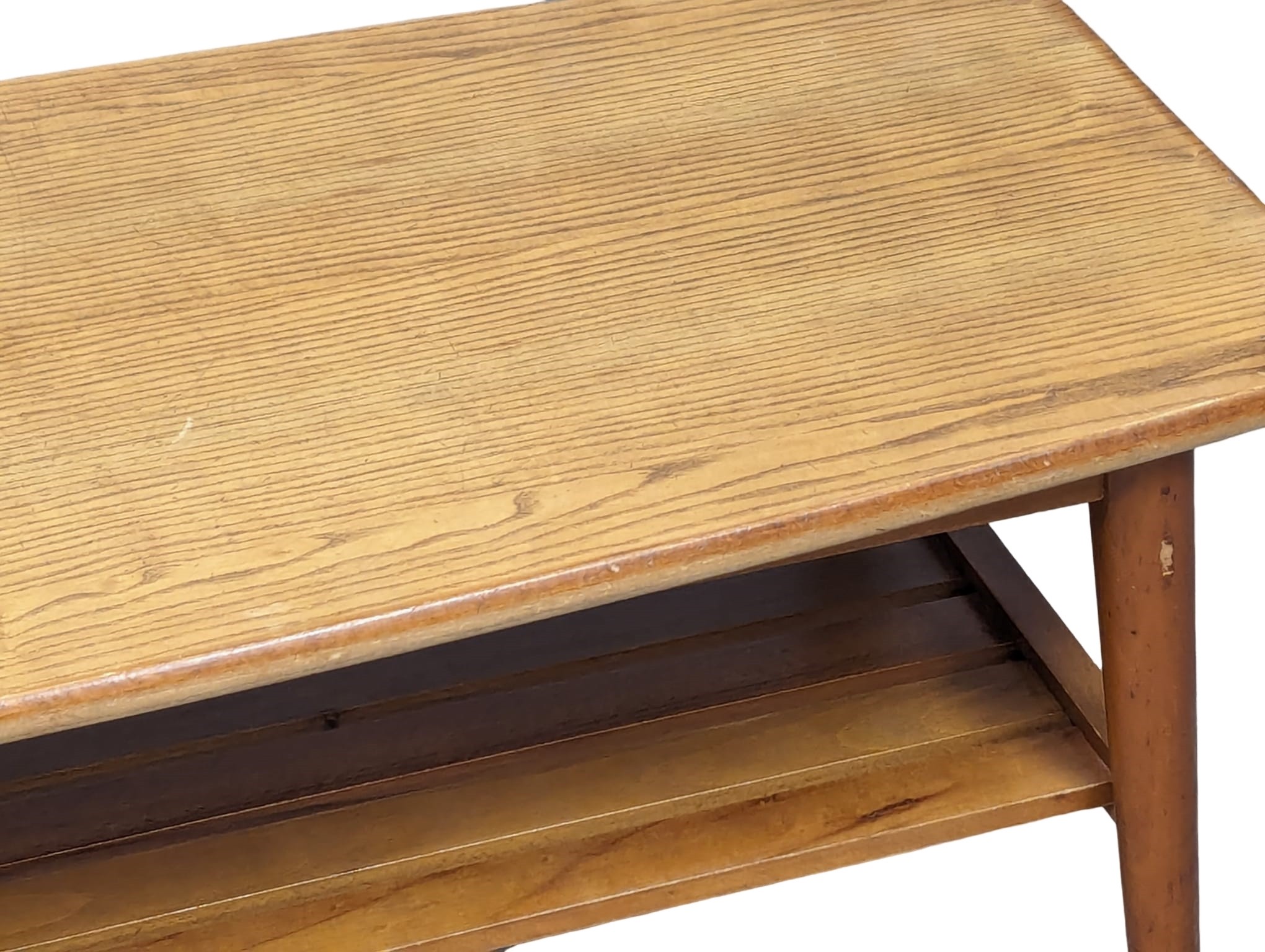 A Mid Century 2 tiered coffee table. 104.5x43x39cm - Image 2 of 4