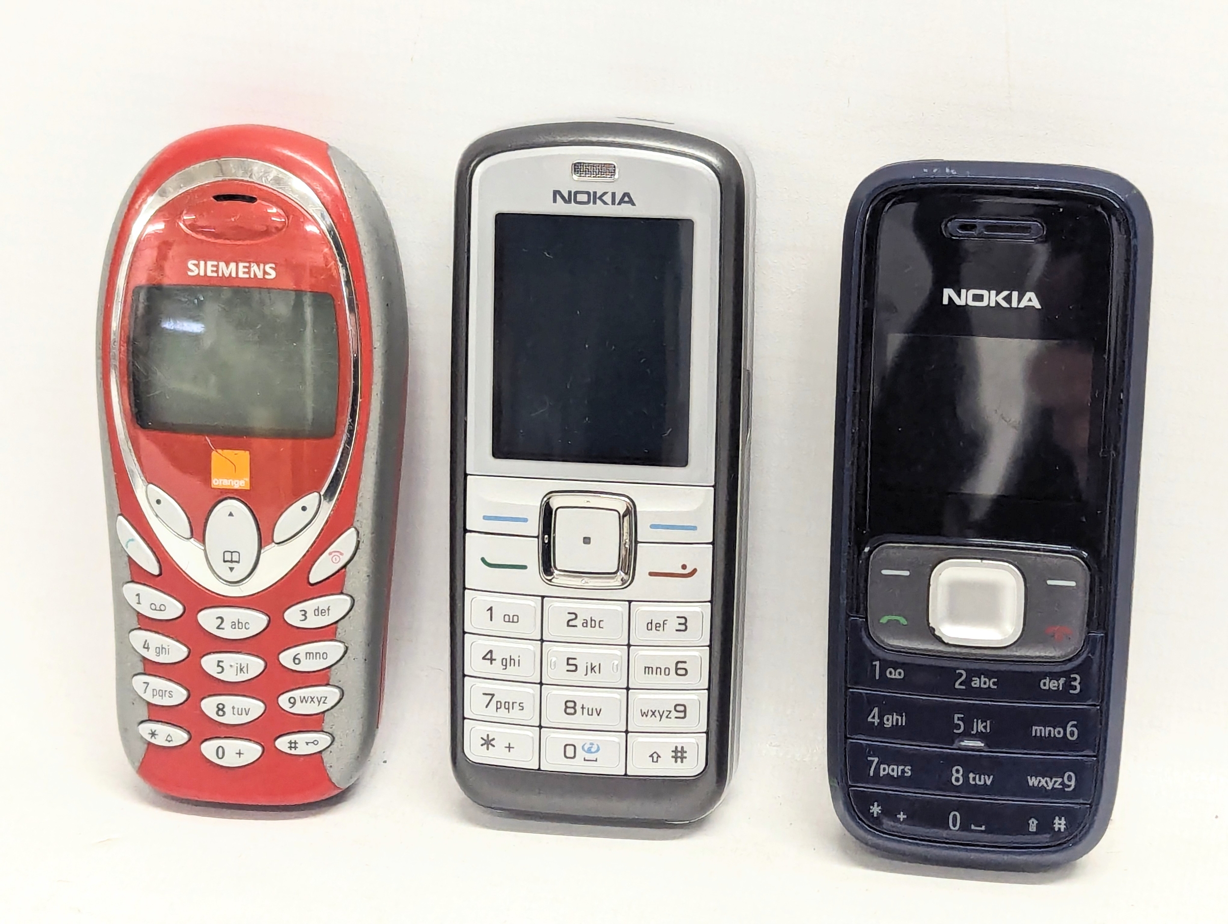 A quantity of cameras and mobile phones. Including Kodak, Olympus, Samsung, Nokia, etc - Image 2 of 2
