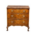 An Early 20th Century George I style walnut chest of drawers. 1930. 84x46x90cm
