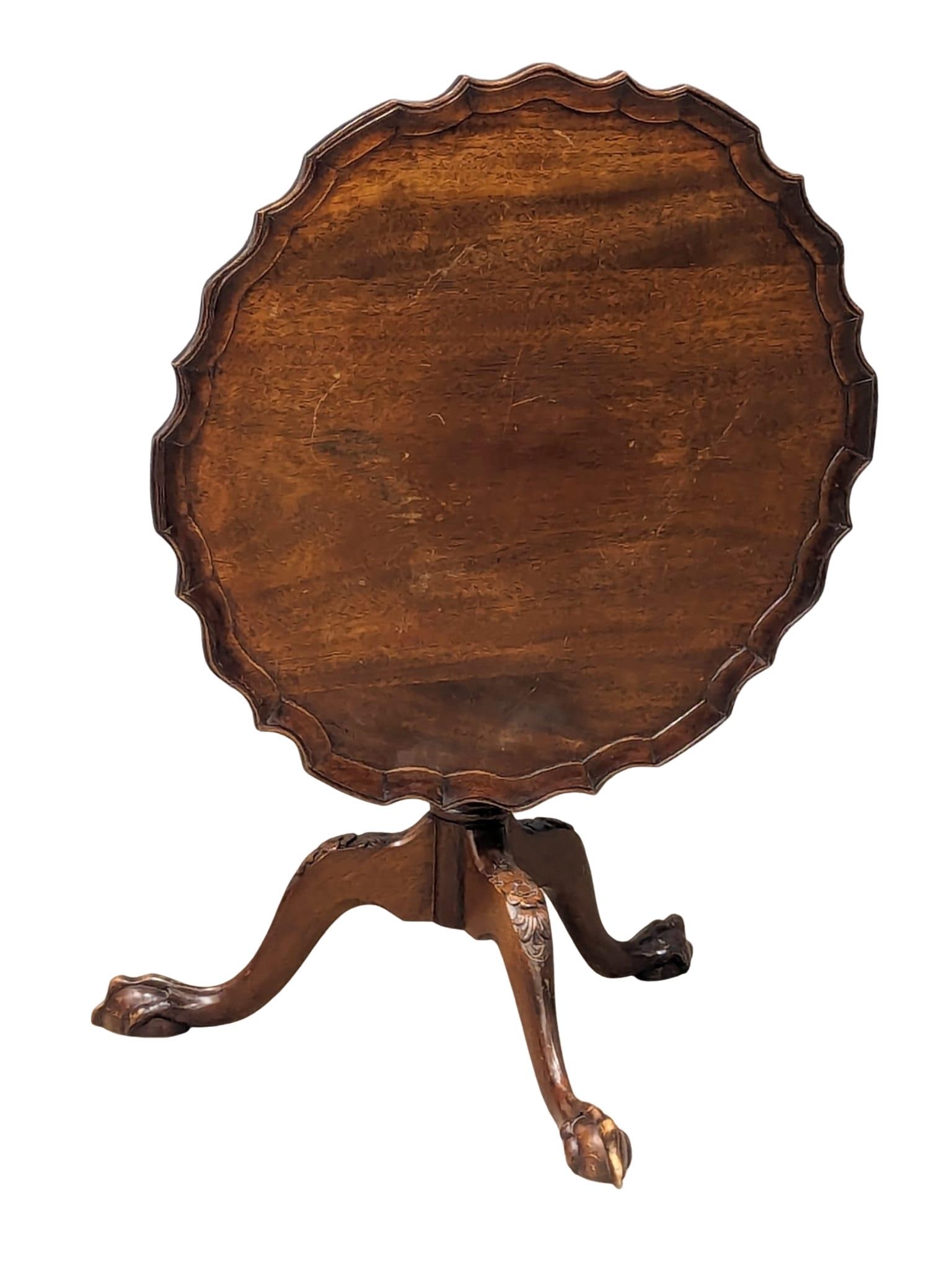 A George III style mahogany snap top pedestal table. 61x50cm - Bild 3 aus 5