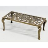 A large Victorian brass trivet stand. 32x17x11cm