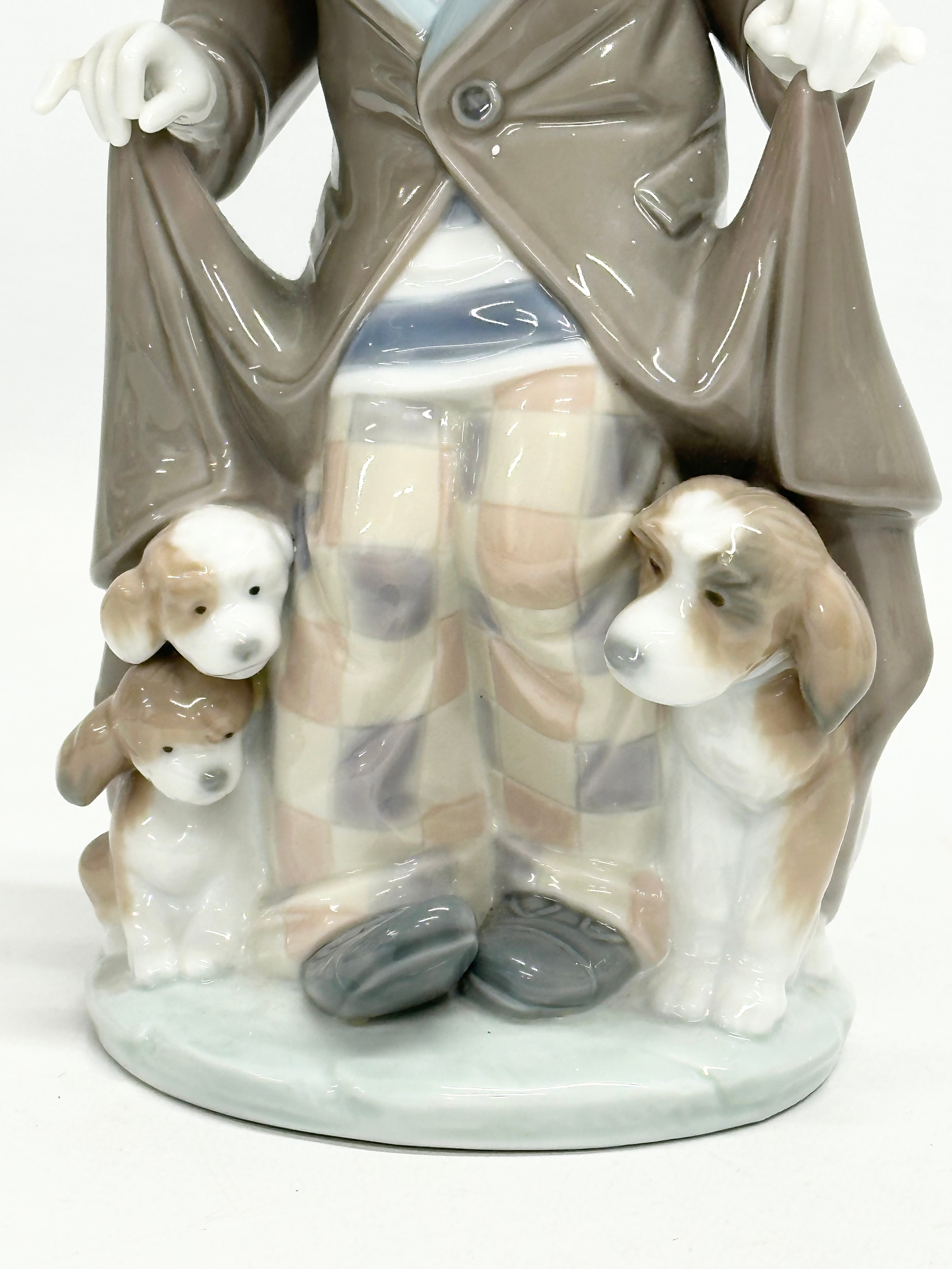 A Lladro ‘Surprise’ figurine. 5901. 25cm - Image 3 of 4