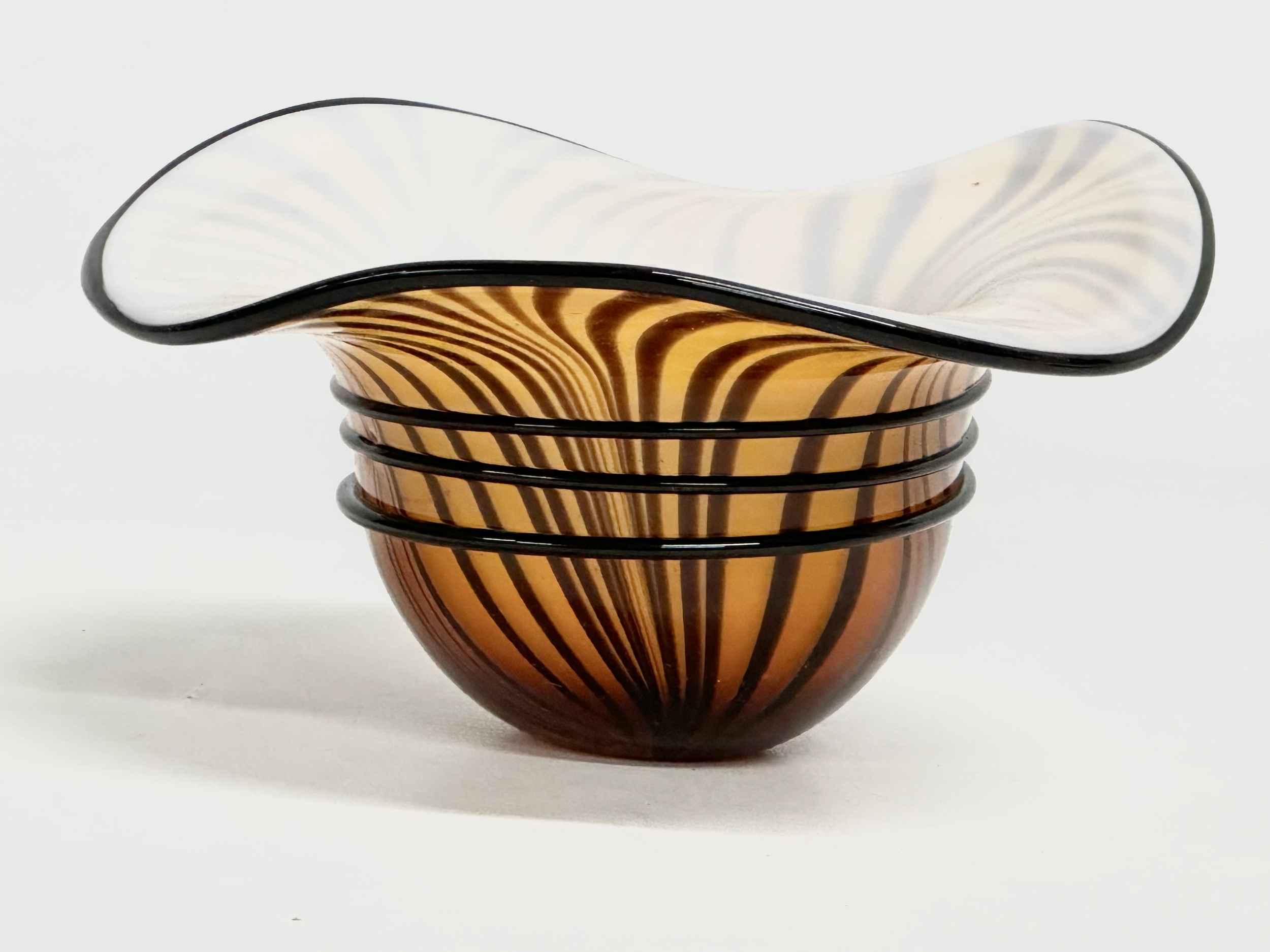An Italian art glass bowl. 18x18x9.5cm