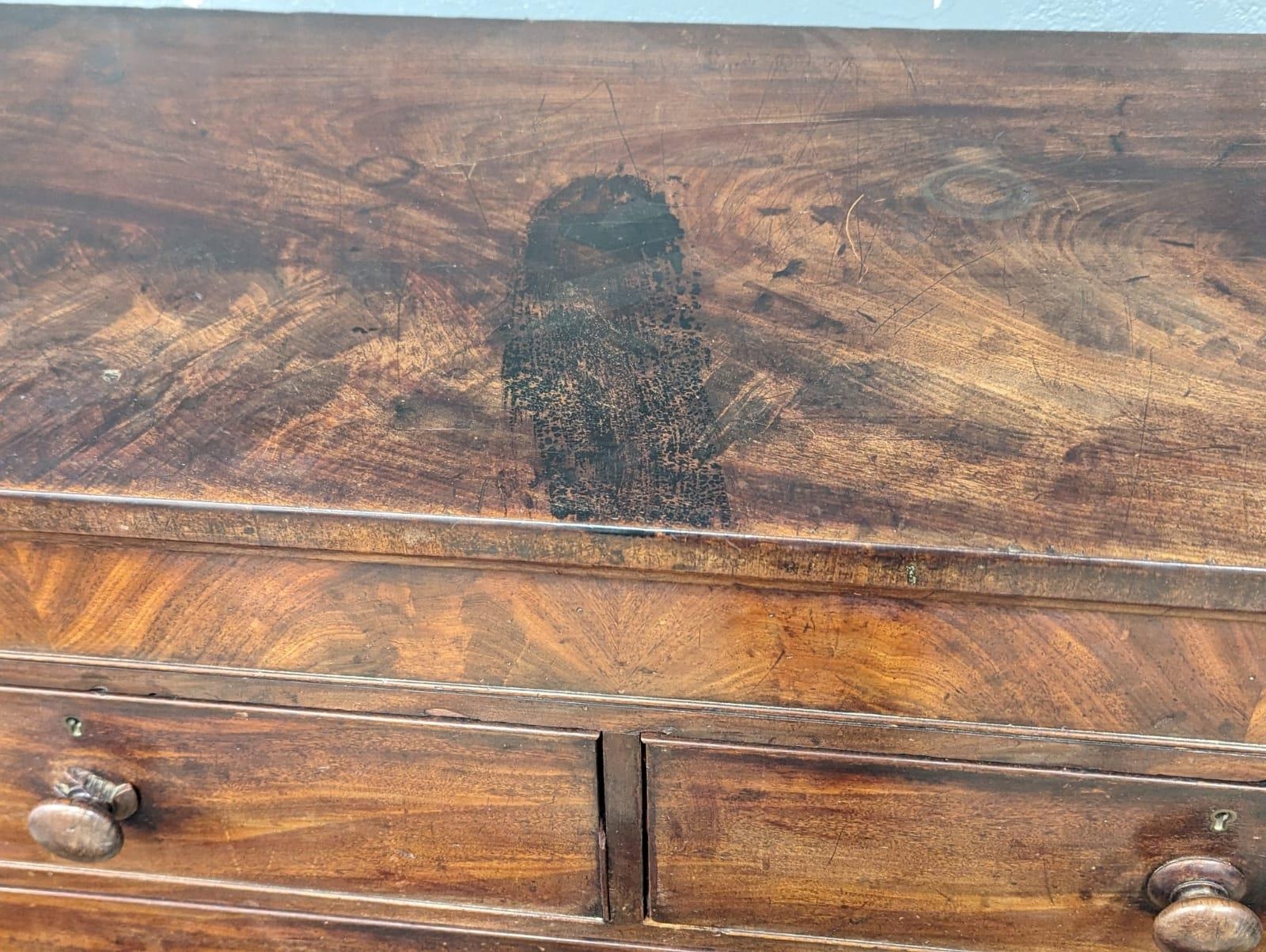 A large Victorian mahogany chest of drawers. 122x56.5x121.5cm - Image 4 of 7