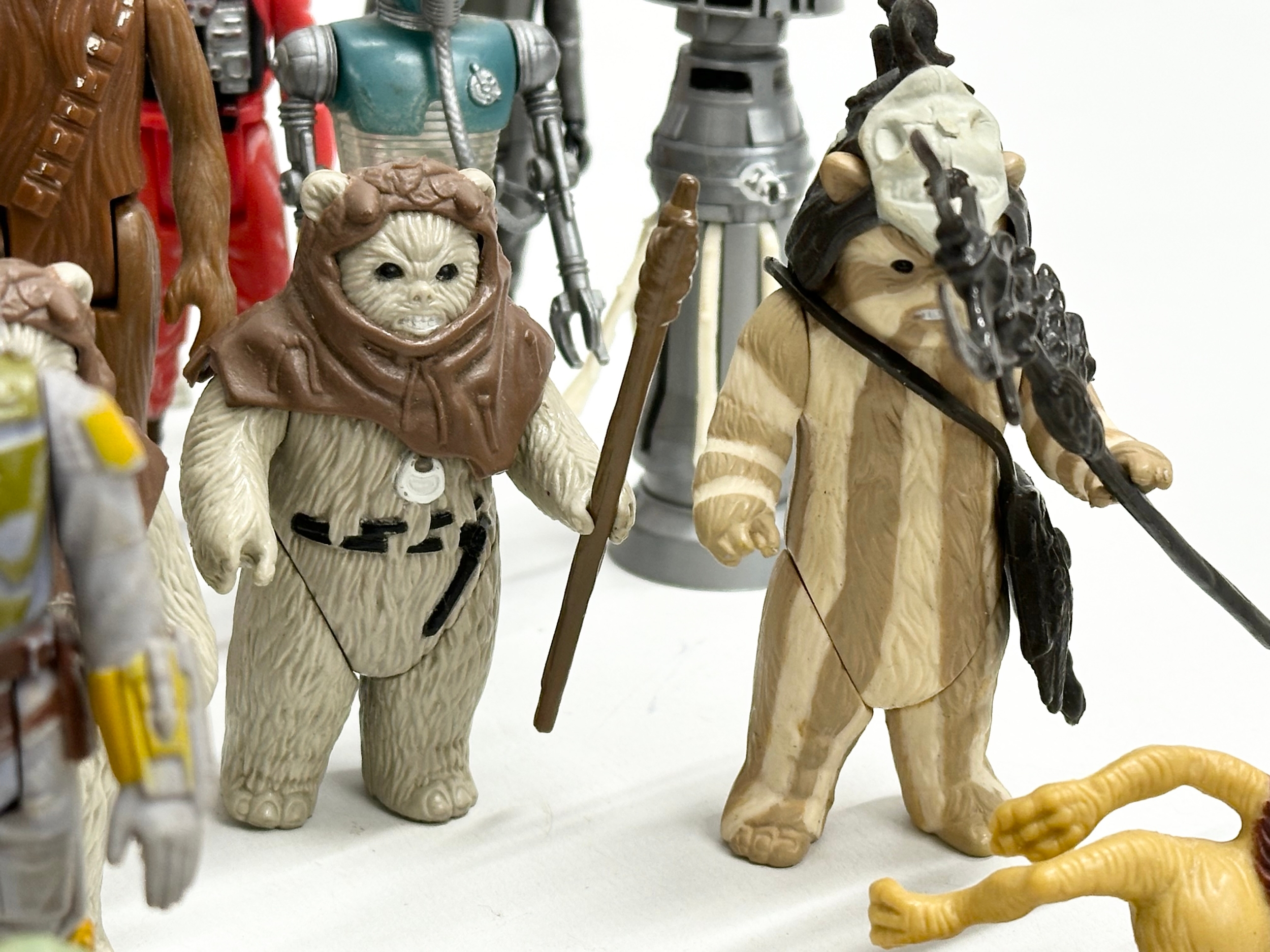 A collection of 1970’s/80’s Star Wars action figures and weapons. - Image 10 of 24