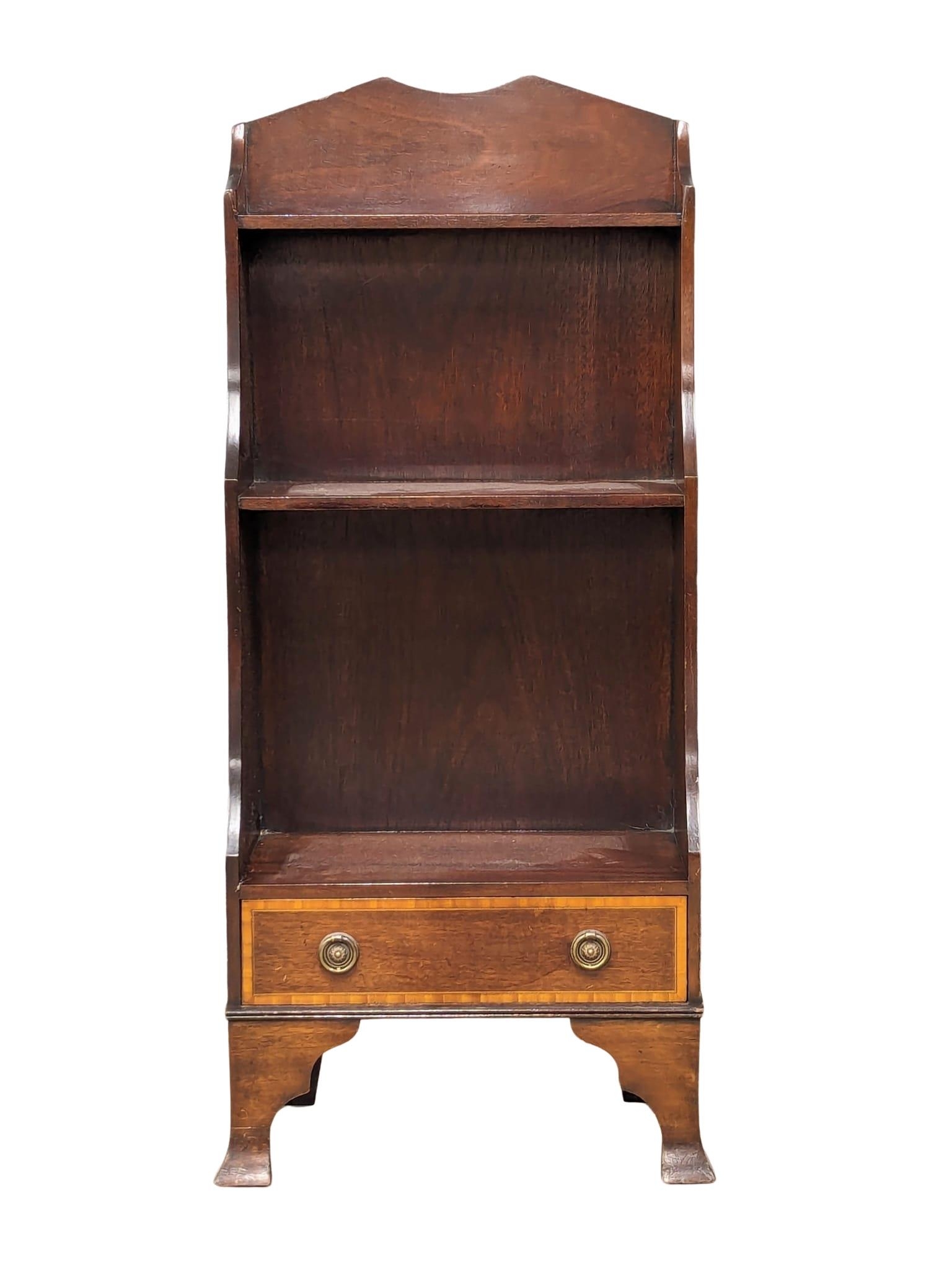 A small Georgian style inlaid mahogany step front open bookcase with drawer. 44x27x100cm