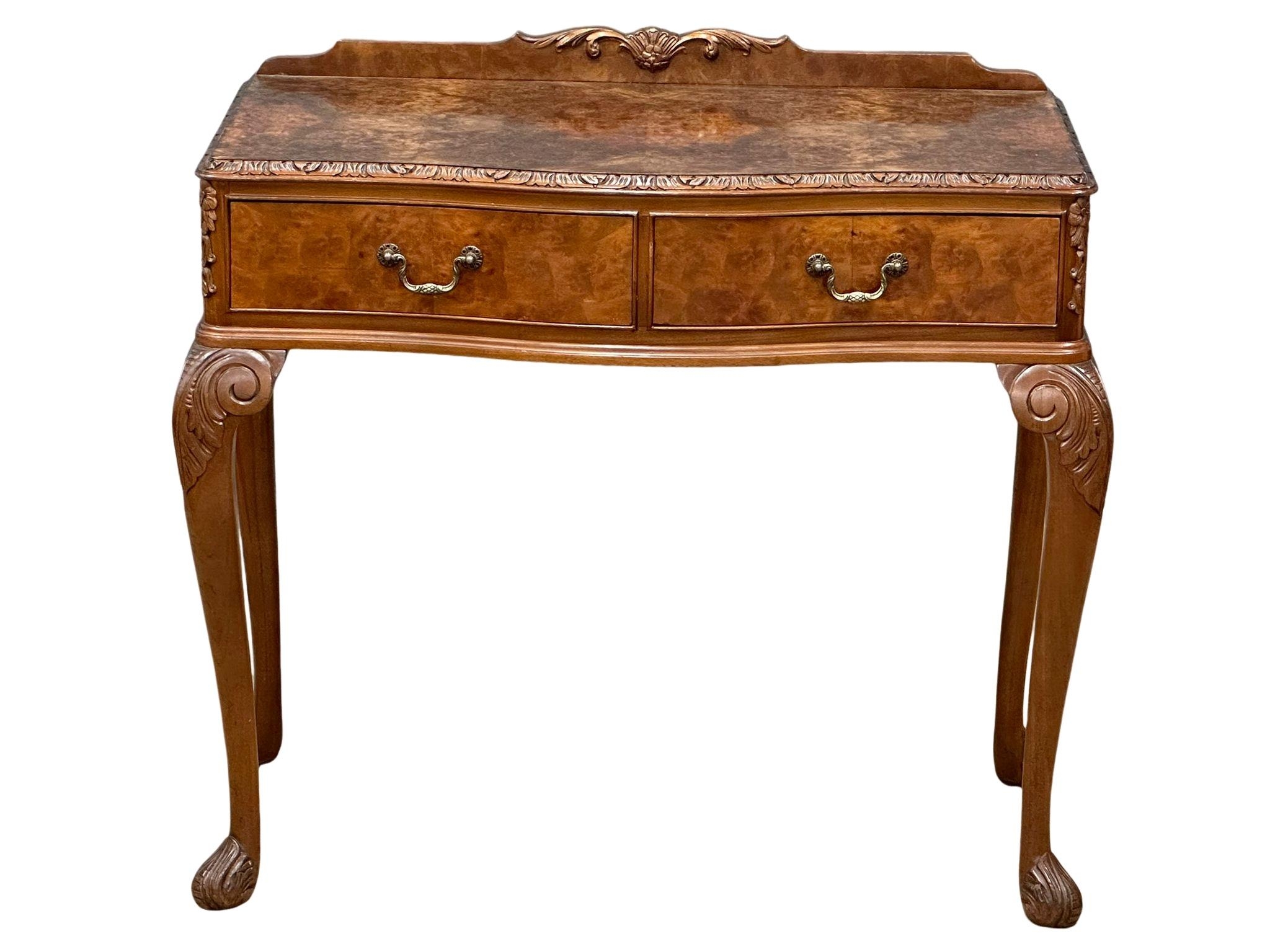 A George I style Burr Walnut gallery back side table with 2 drawers. Mid 20th Century. 97x50x88cm - Bild 7 aus 7