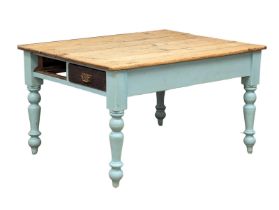 A large Victorian pine farmhouse kitchen table. 125x98x71cm