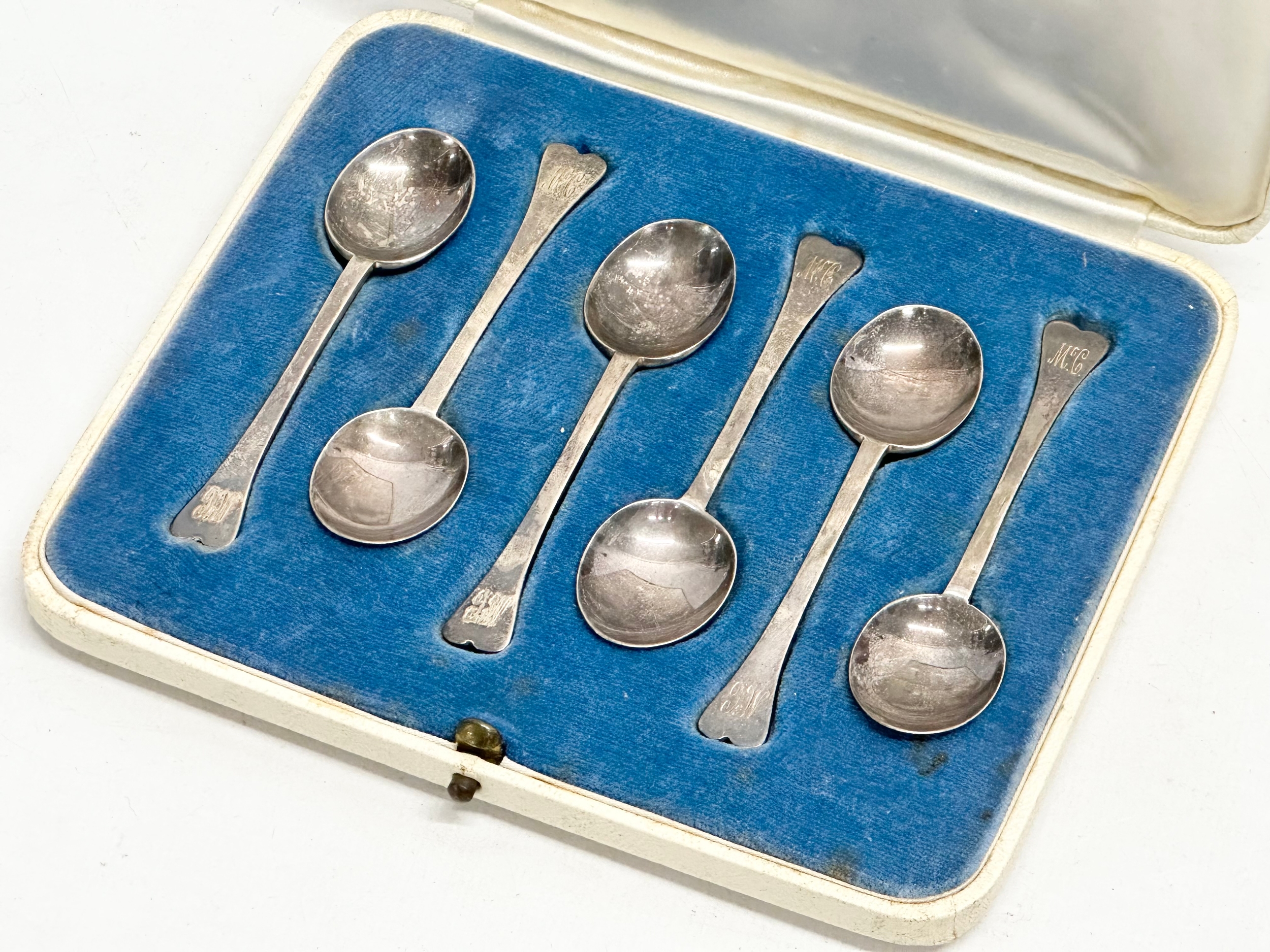 A set of 6 silver spoons in case. Sheffield, 1937. 38.25 grams. - Image 2 of 3