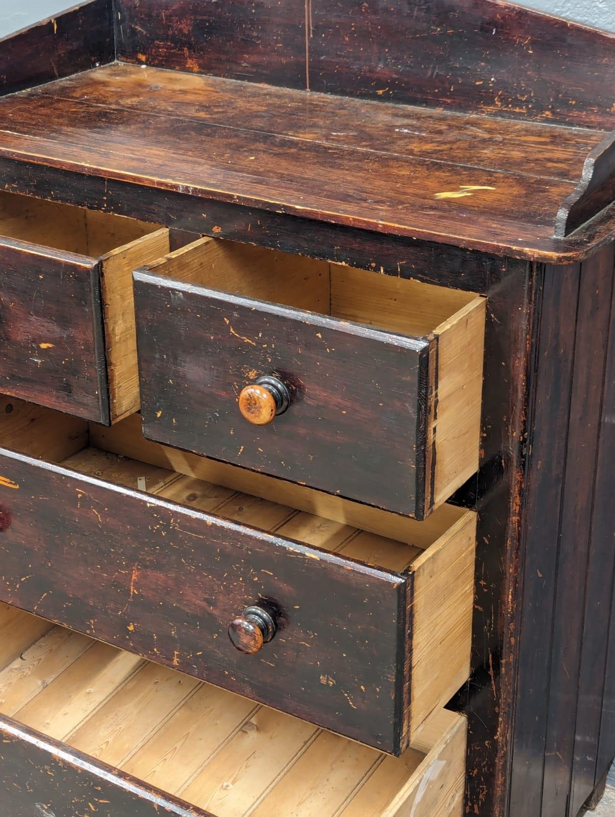 A Victorian pine gallery back chest of drawers with original paintwork. 95x45x115cm - Image 7 of 7