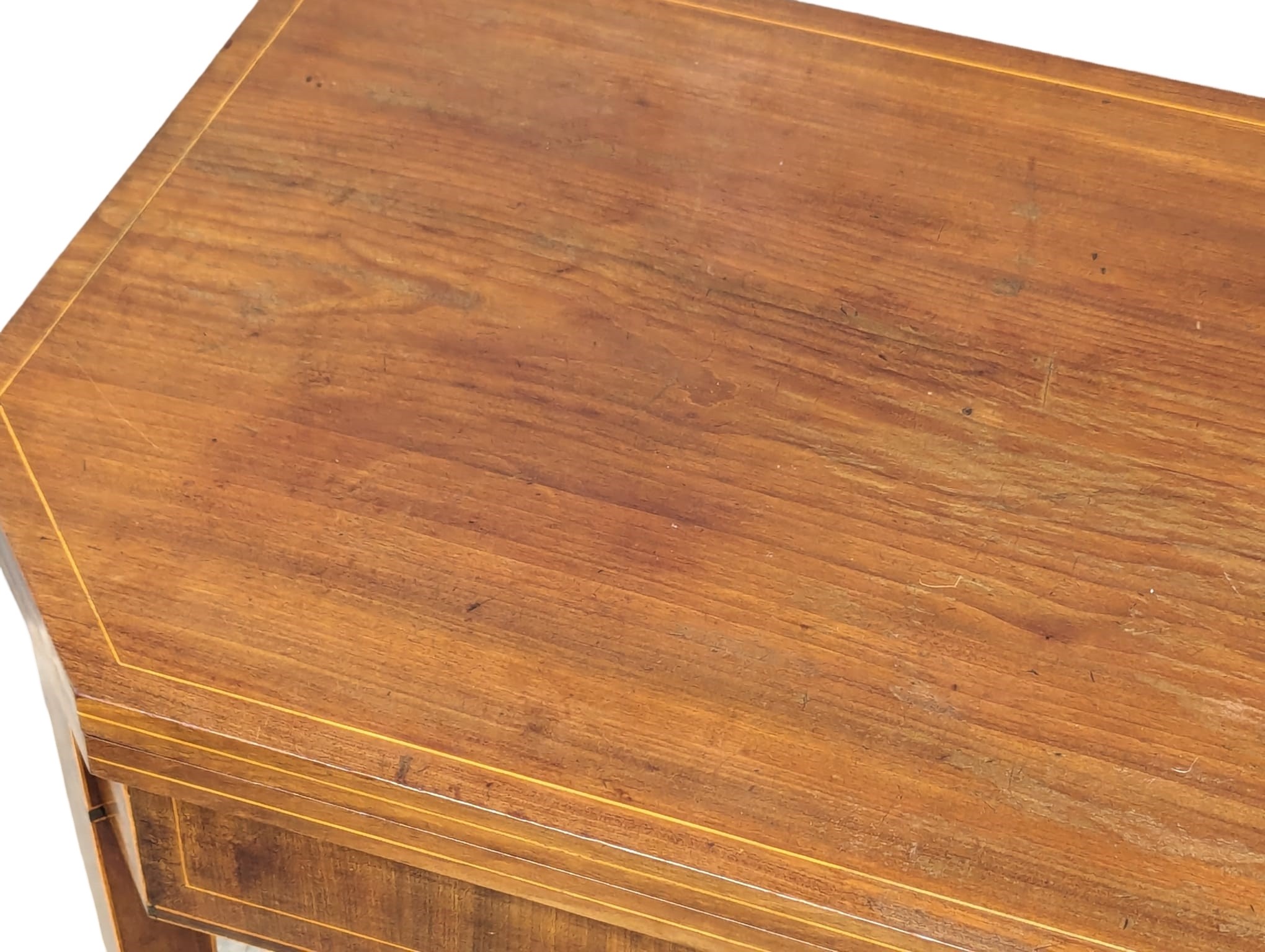 A George III Sheraton style inlaid mahogany turnover tea table. Circa 1800. 92x44x73.5cm - Image 4 of 7