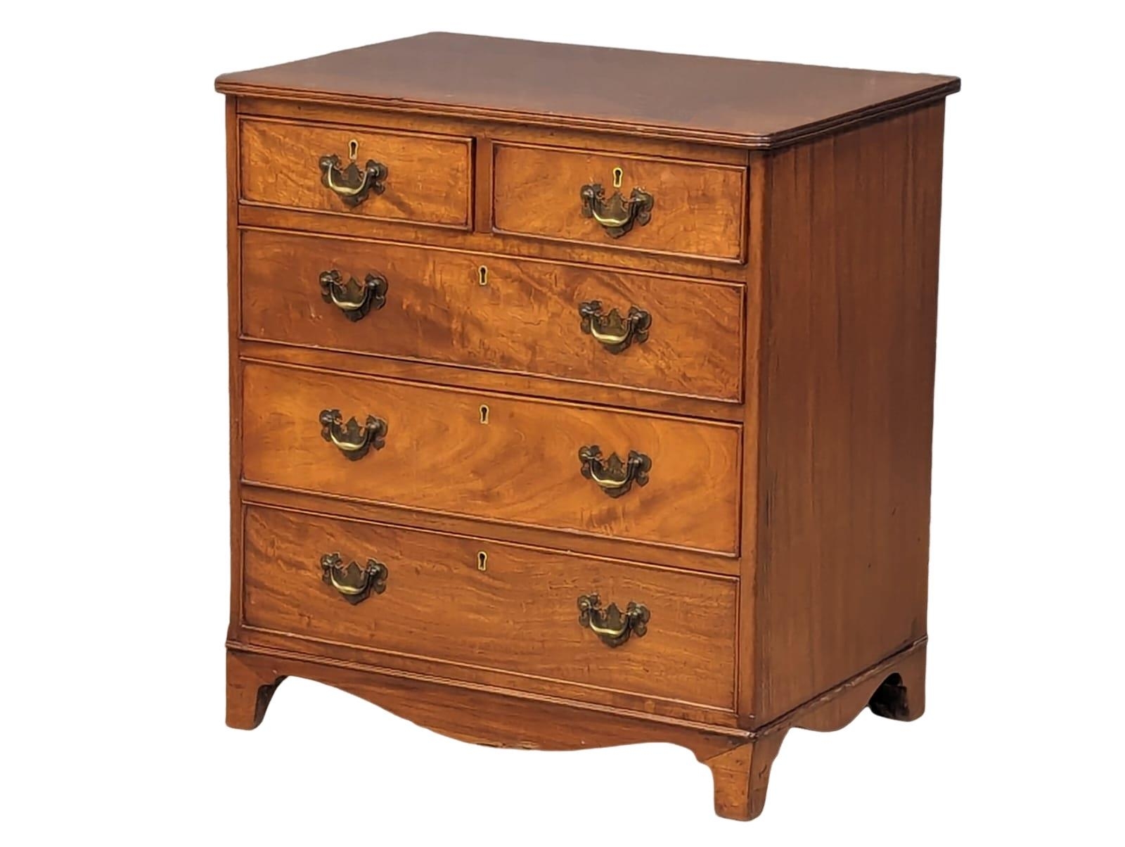 A small proportioned Georgian style mahogany chest of drawers, circa 1900. 63cm x 43cm x 68cm - Image 5 of 6