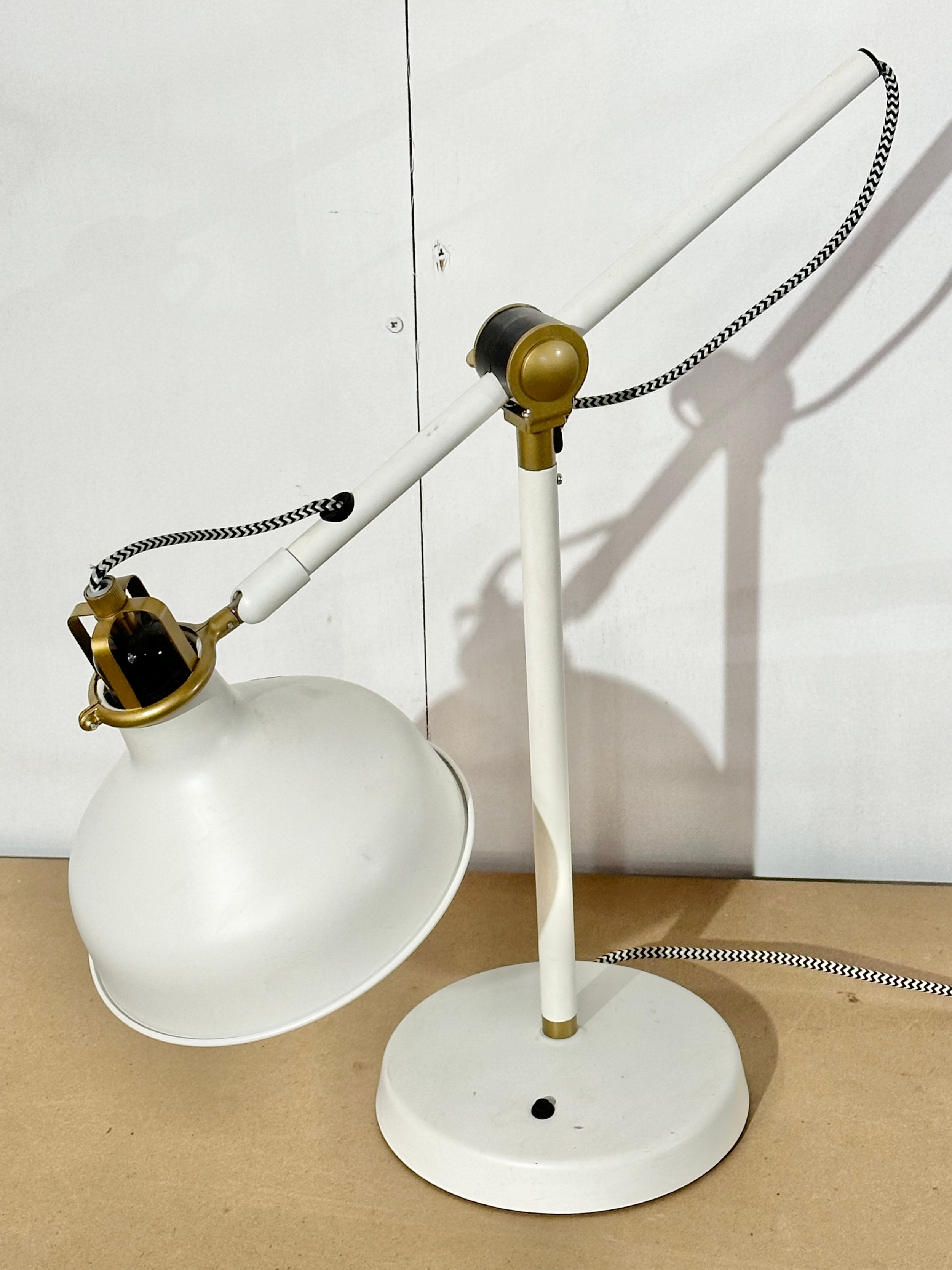 A large desk lamp. - Image 2 of 2