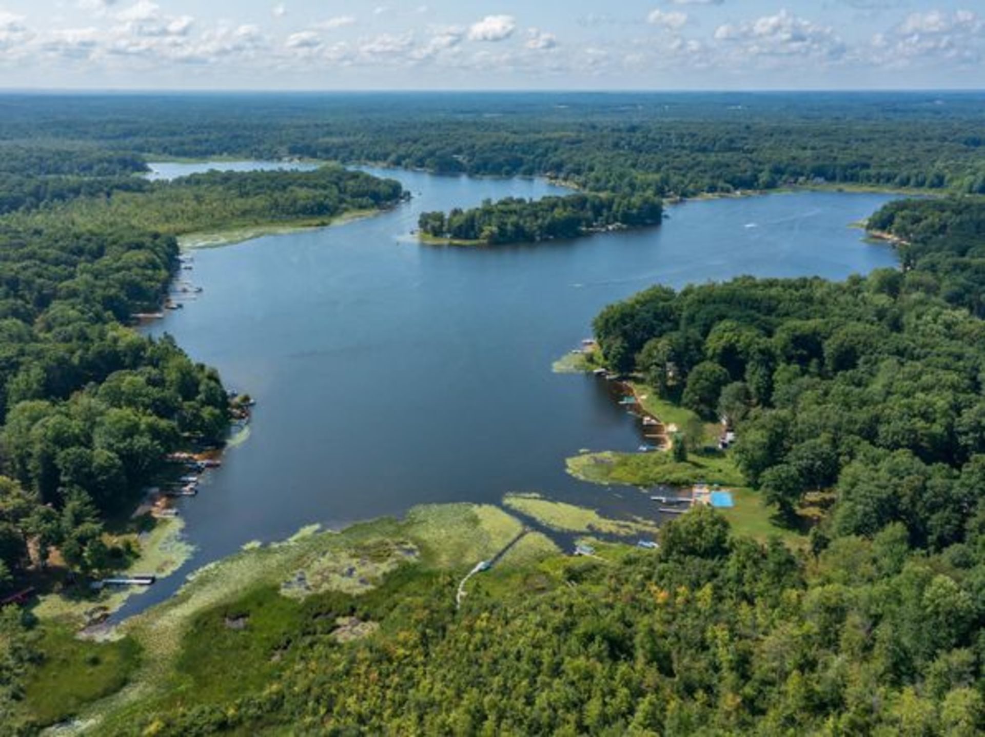 Experience Enchantment: Embrace Michigan's Charm Near the Majestic Saddle Lake! - Bild 15 aus 15