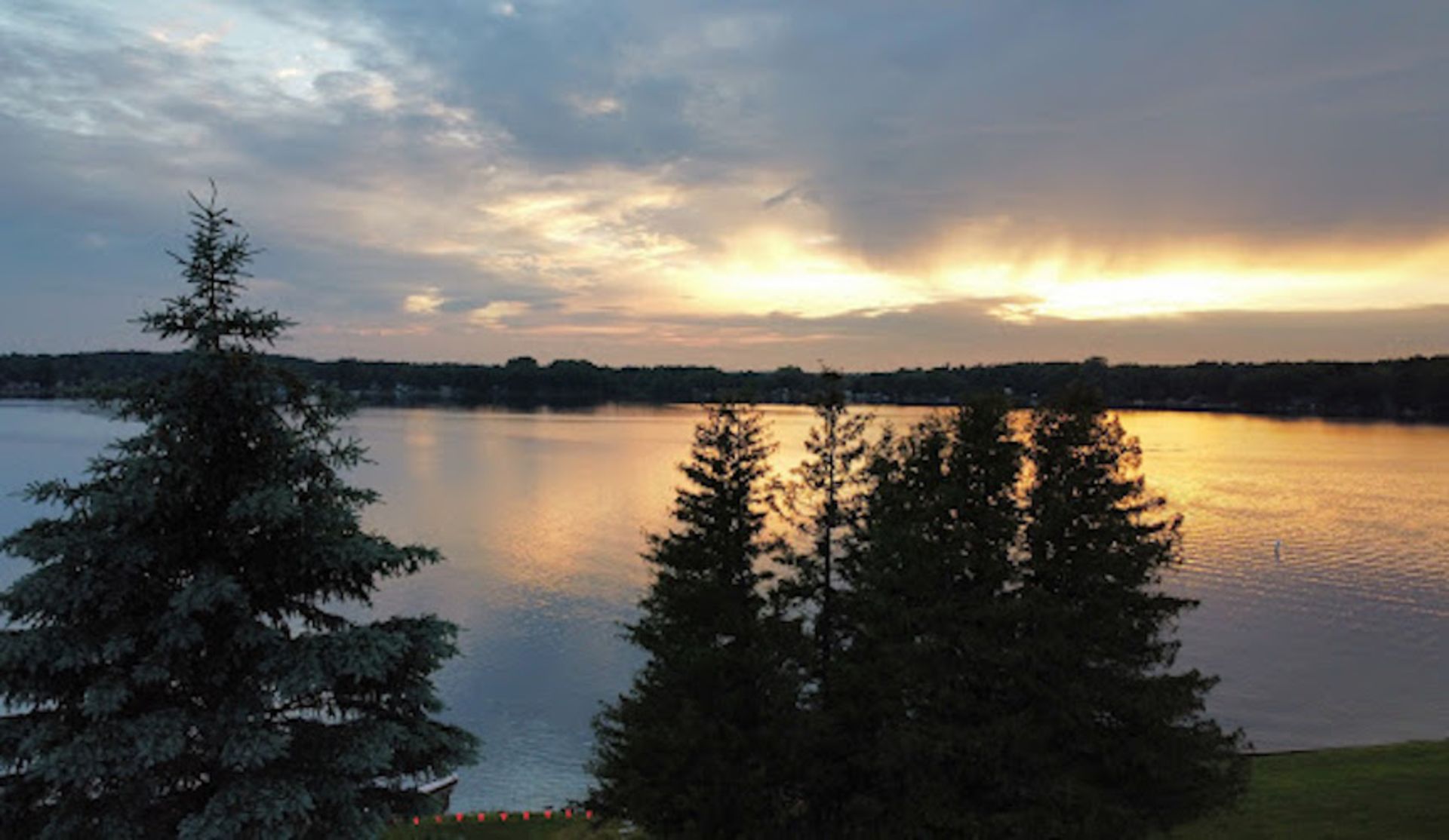 Live in Michigan's Enchanting Lake Miramichi Community! - Image 2 of 13