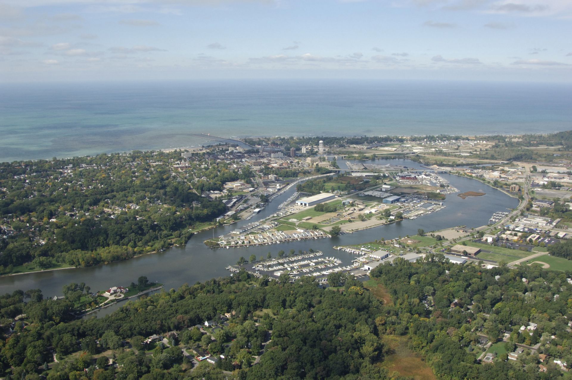 Lake Michigan's Tranquil Beauty Beckons! - Bild 2 aus 14