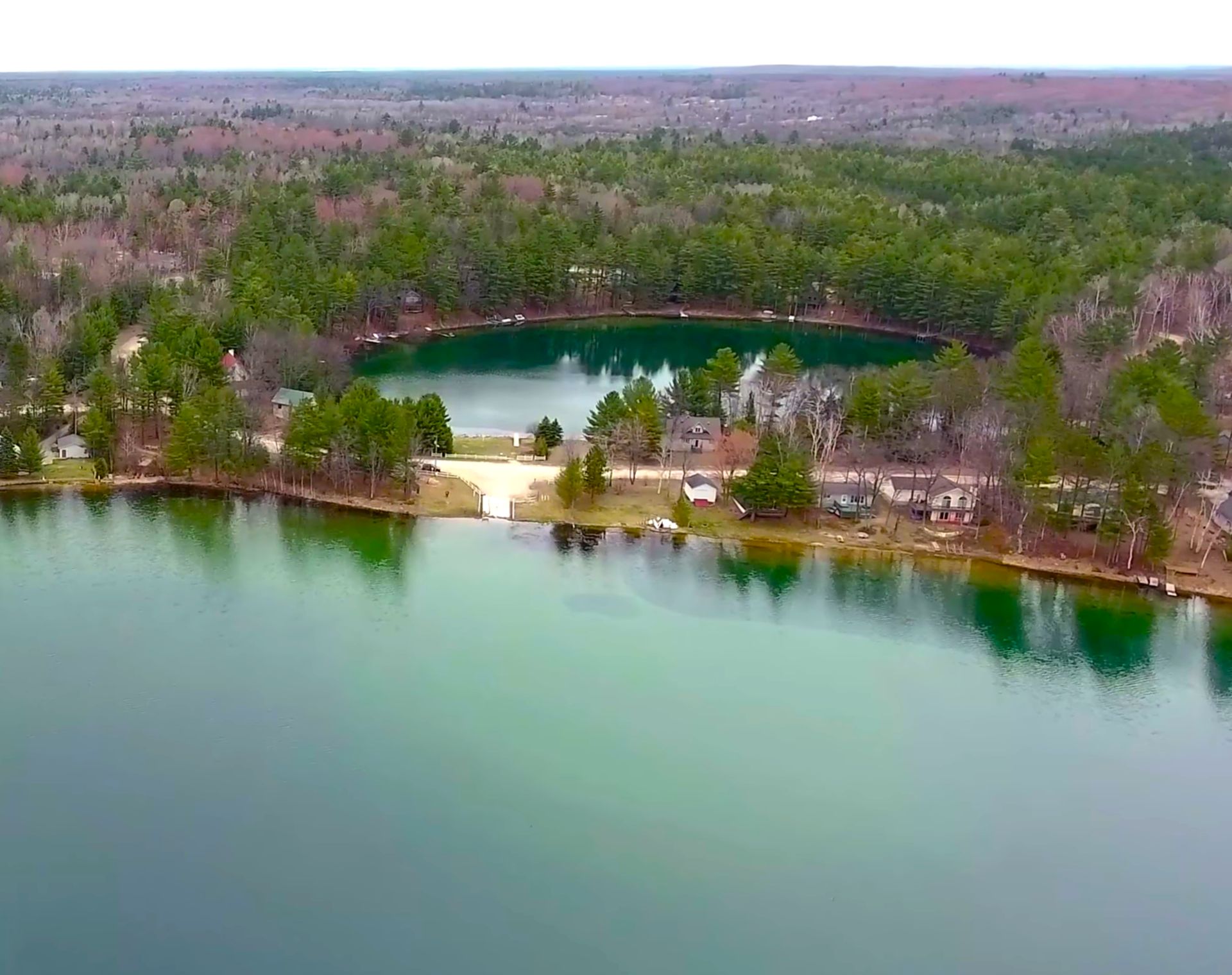 Michigan's Tranquil Lake Arrowhead Community! - Image 2 of 14