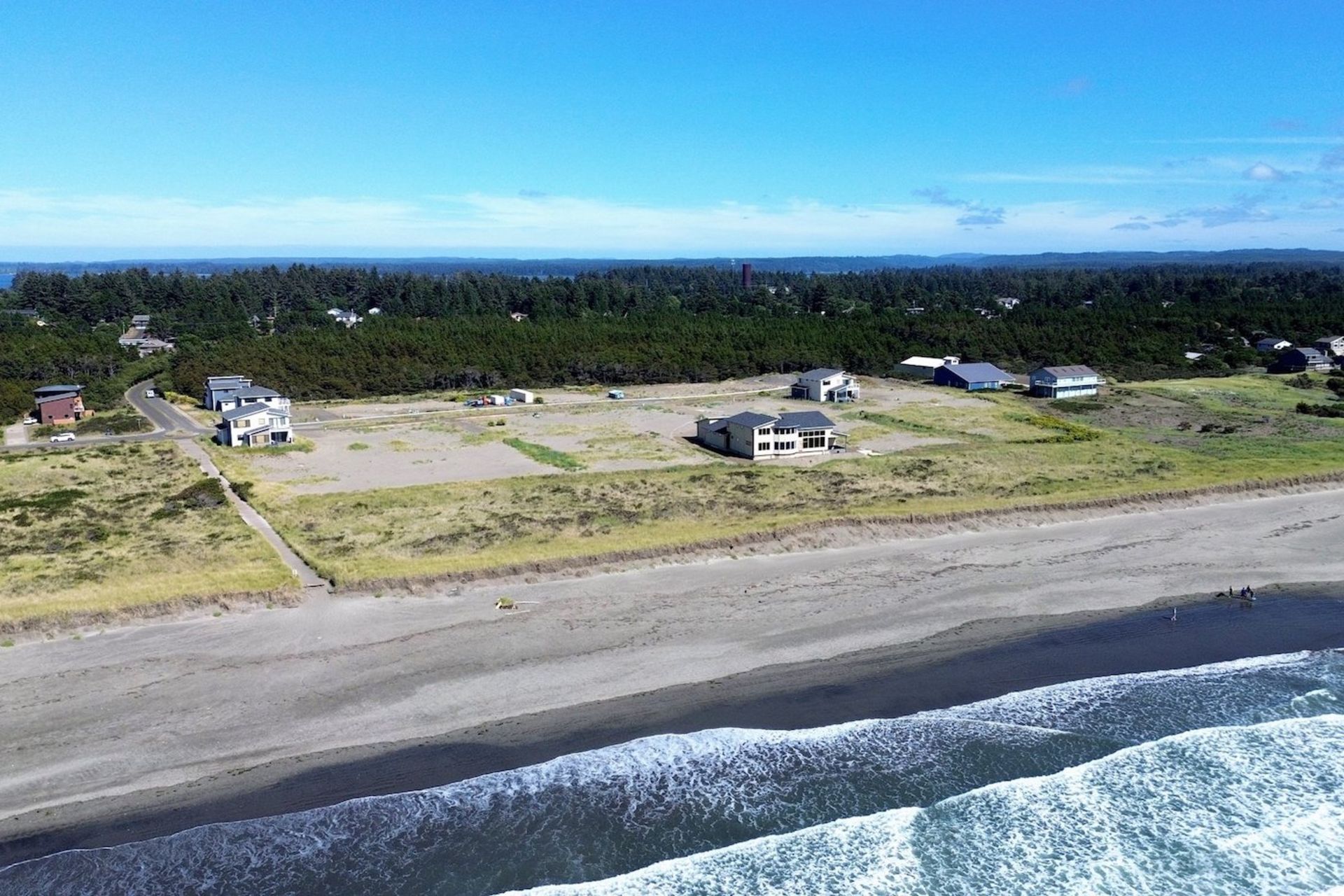 Coastal Retreat: Views of the Pacific Ocean in Gray's Harbor, Washington! - Image 7 of 14