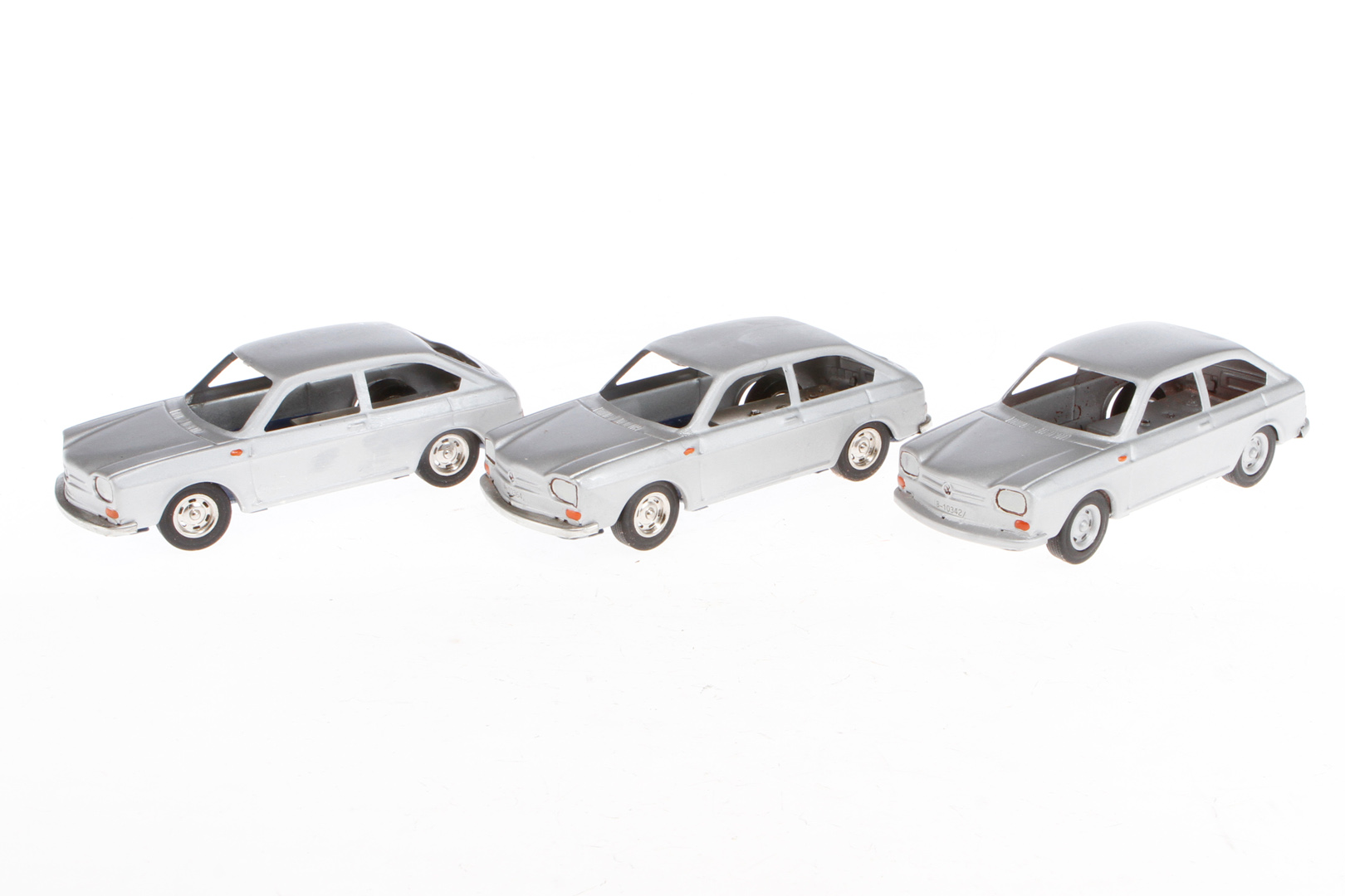 3 VW-Modelle, Blech, Uhrwerke intakt, L 16, in Holzkiste, Z 3