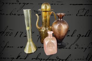 4 Vasen und Krüge, Glas, mundgeblasen, meist um 1900, H 9-18 cm