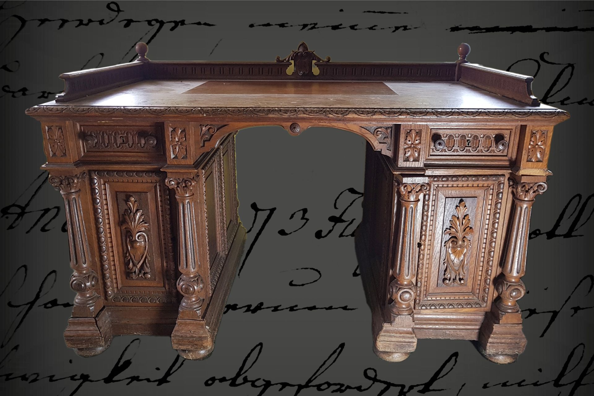 Geschnitzter Schreibtisch, Historismus, Eiche, Fehlteile, 87 x 140 x 83 cm, Alterungsspuren