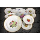 8 Teile barockes Meissen Geschirr, 1 große tiefe Platte Marcolini-Zeit mit Blumenmotiv, 2