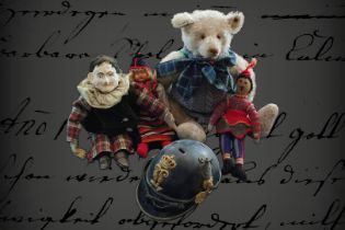Konv. Spielzeug aus dem Rittergut, Steiff Teddy, holzwollegestopft, Glasaugen, um 1920, dazu 3