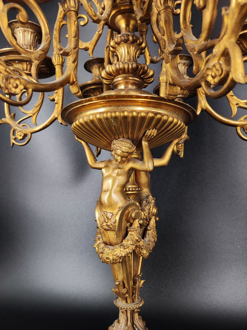 Paar schwere Tafelleuchter, Bronze, vergoldet, Historismus, je 7-flammig, Alterungsspuren, H 67 cm - Image 3 of 3