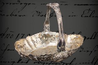 Silberkörbchen, mit Obst- und Blütenmotiven, handgetrieben, gestempelt Halbmond & Krone 800 ”J. B.