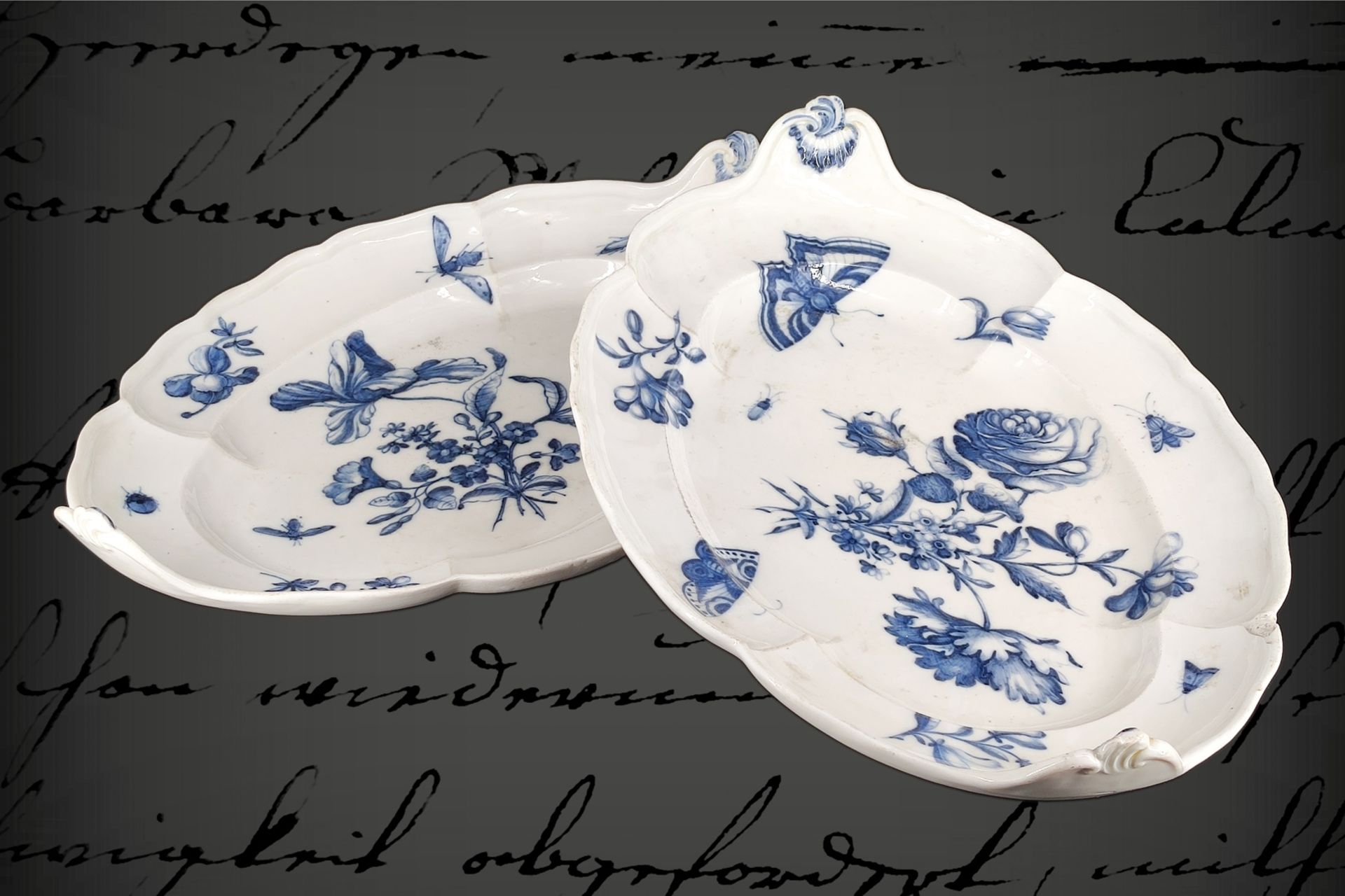 2 barocke ovale Meissen Platten, Schwertermarke ab 1723, Unterglasur blau, mit Blumen und