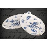 2 barocke ovale Meissen Platten, Schwertermarke ab 1723, Unterglasur blau, mit Blumen und