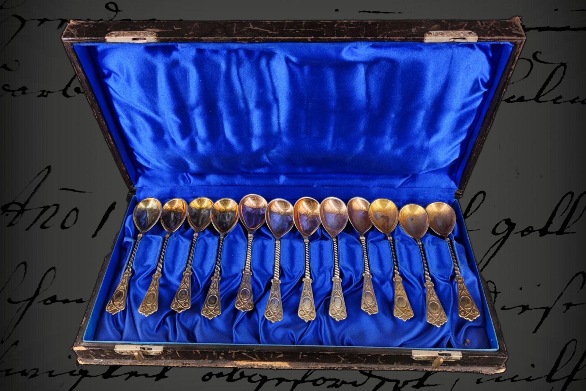 Besteckkasten mit 12 vergoldeten Mokka-Löffeln, 800er Silber, um 1900