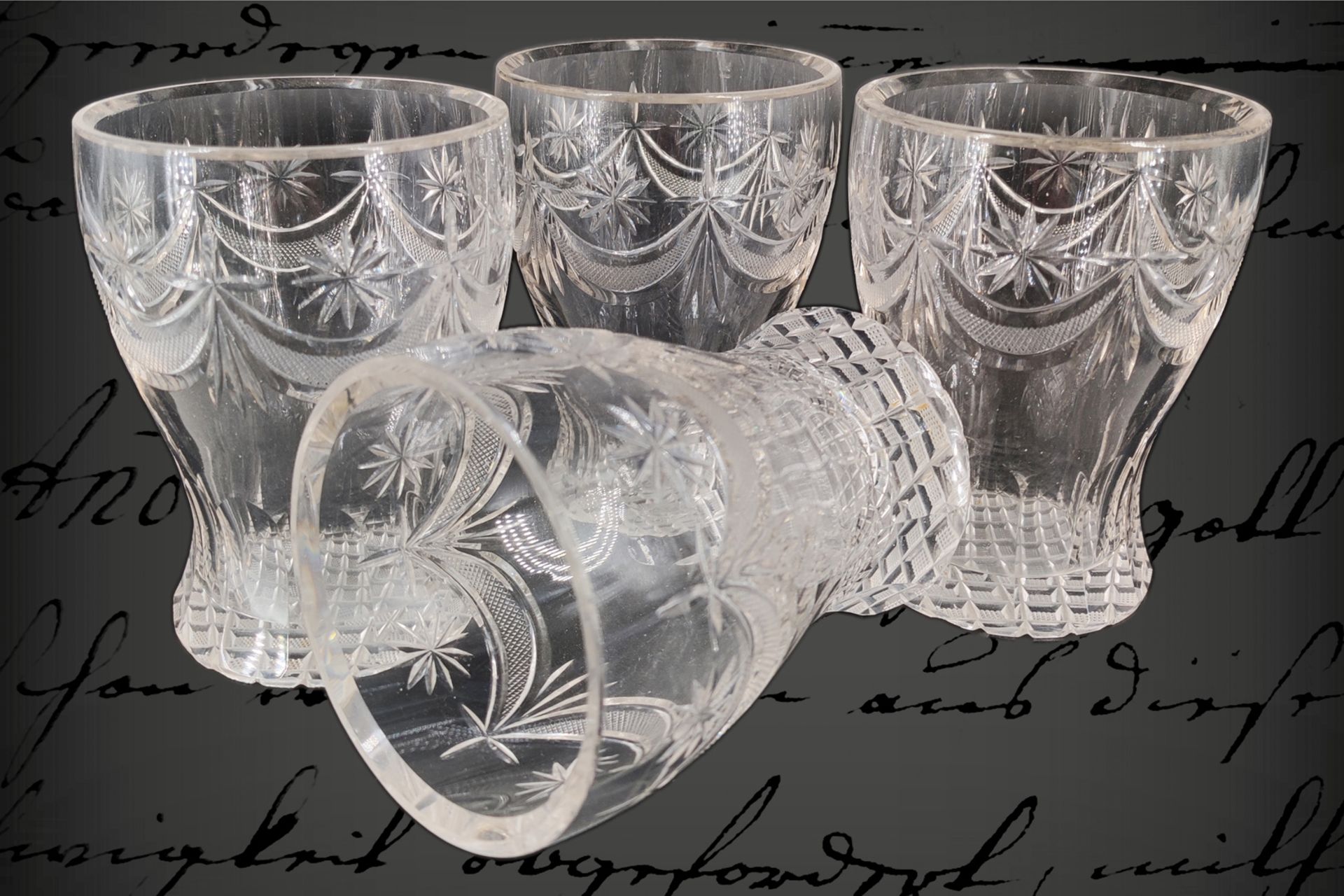 4 Glasbecher, mundgeblasen, geschliffen, frühes 19. Jh., H 13 cm