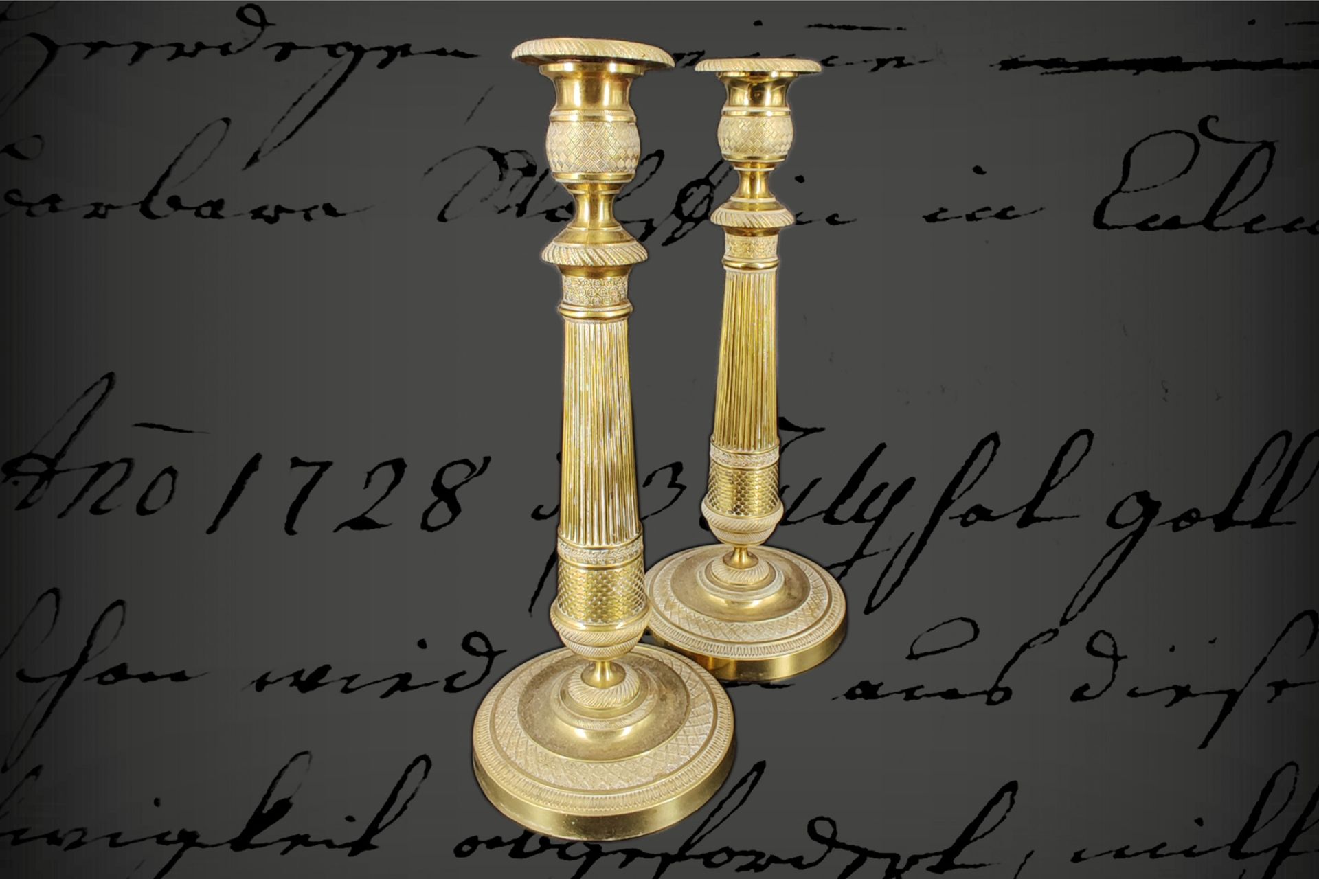Paar klassizistische Messing-Leuchter, fein ausgearbeitet, Anfang 19. Jh., H 29,5 cm