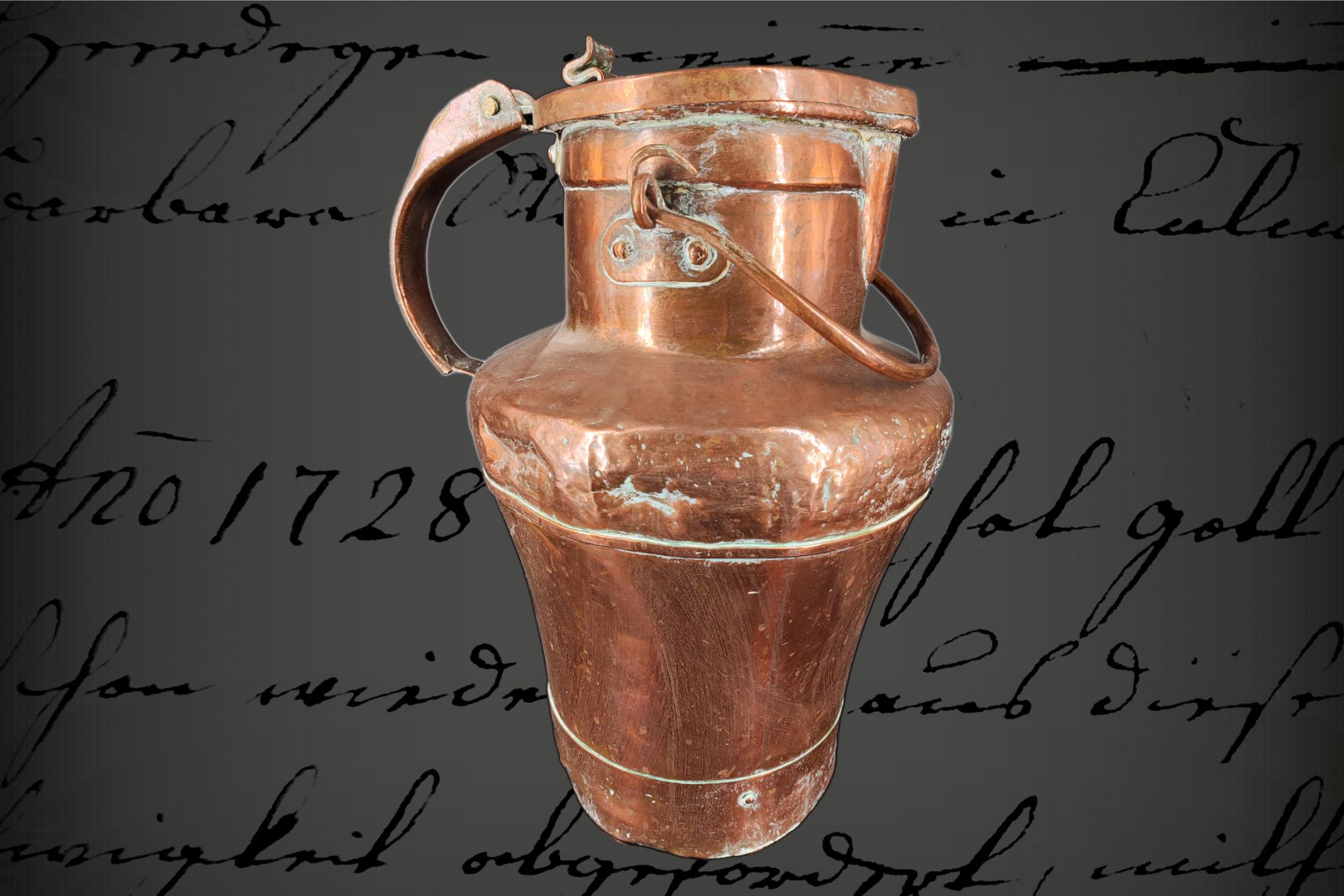 Kupfer-Henkelkanne um 1800, handgetrieben, Wandung teilweise eingedellt, Gebrauchsspuren, H 38 cm