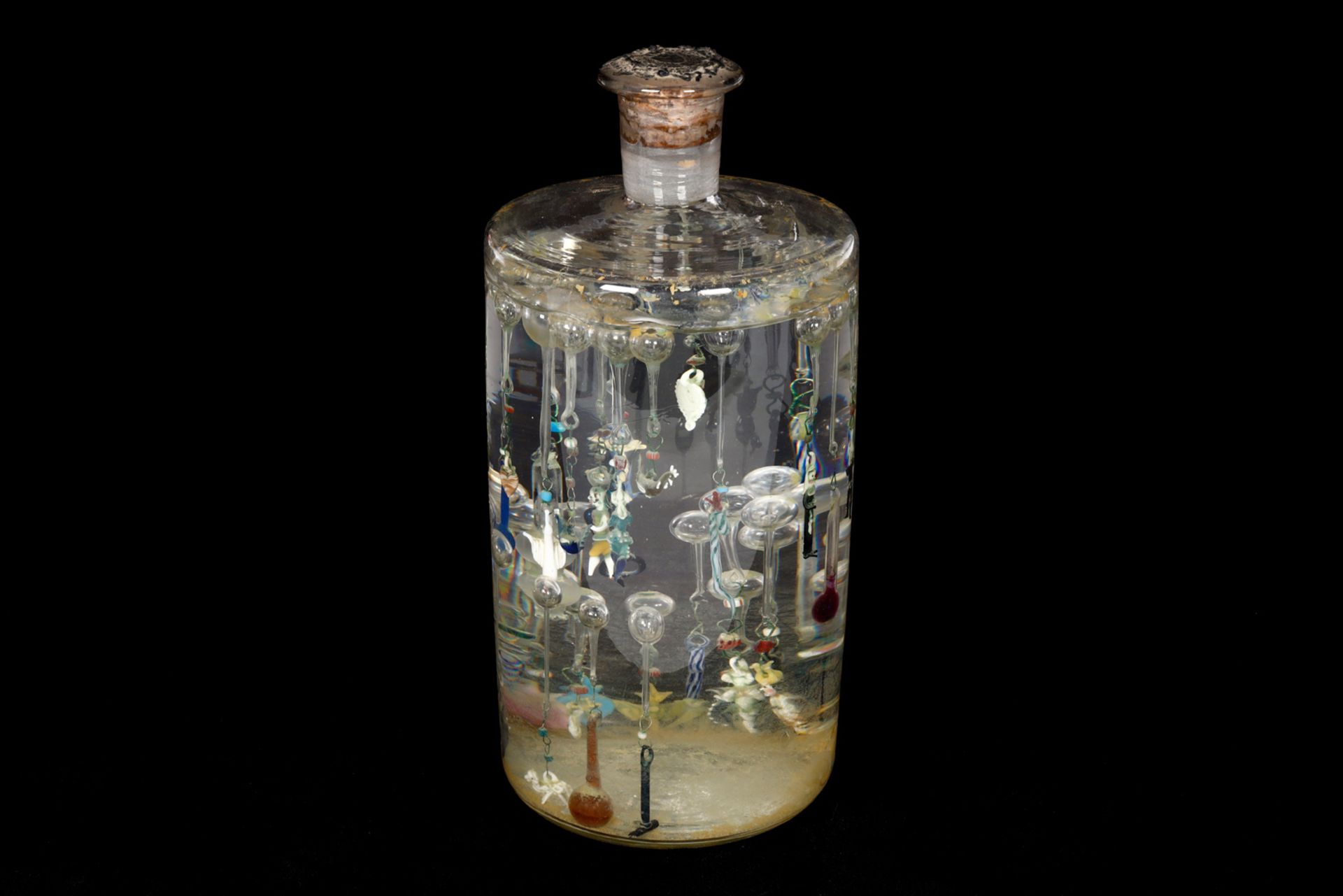 Thermoskop, Glasflasche mit Figuren aus Glas, um 1840, vakuumverschlossen, H 25,5 cm. Kuriosität!