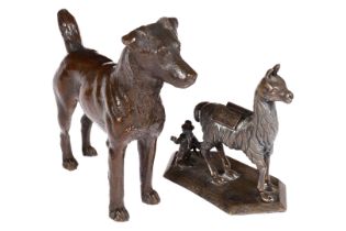 2 Kleinbronzen Hund und Lama, um 1900, L 14 und 12 cm, Alterungsspuren.