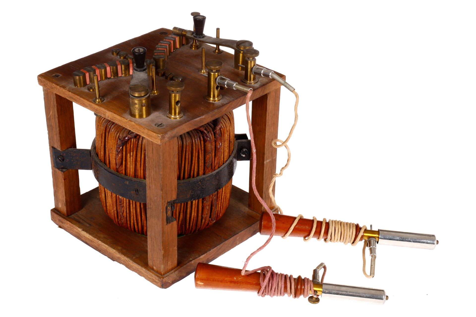 Elektrisierapparat mit großer Spule in Holzgehäuse, mit 2 Handapparaten, uralt, elektrisch, H 20