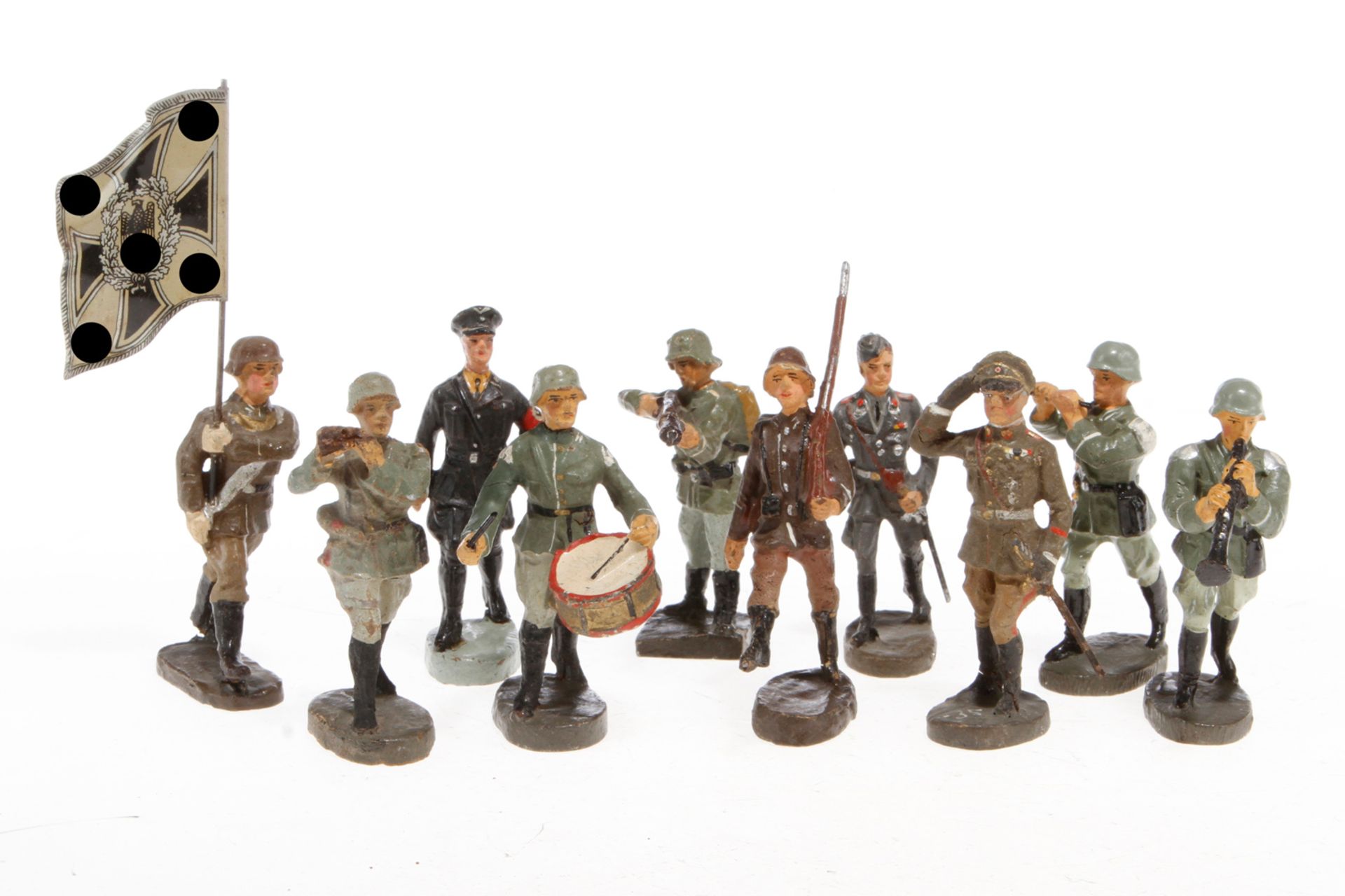 10 versch. Soldaten, Masse, HL, darunter 1 Fahnenträger, LS, Z 3