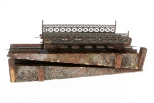 Märklin Gitterbrücke 2499, Spur 1, uralt, HL, für Uhrwerk, mit 2 Holzauffahrten, Lötspuren, tw NV