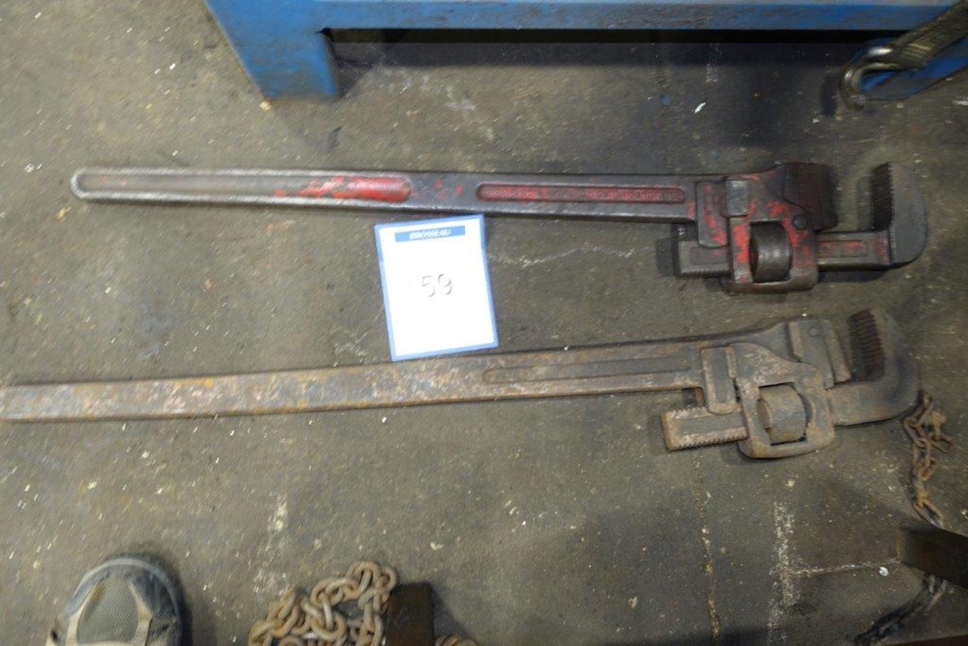 LOT: (2) clé à tuyau 36'' ( pipe wrench)