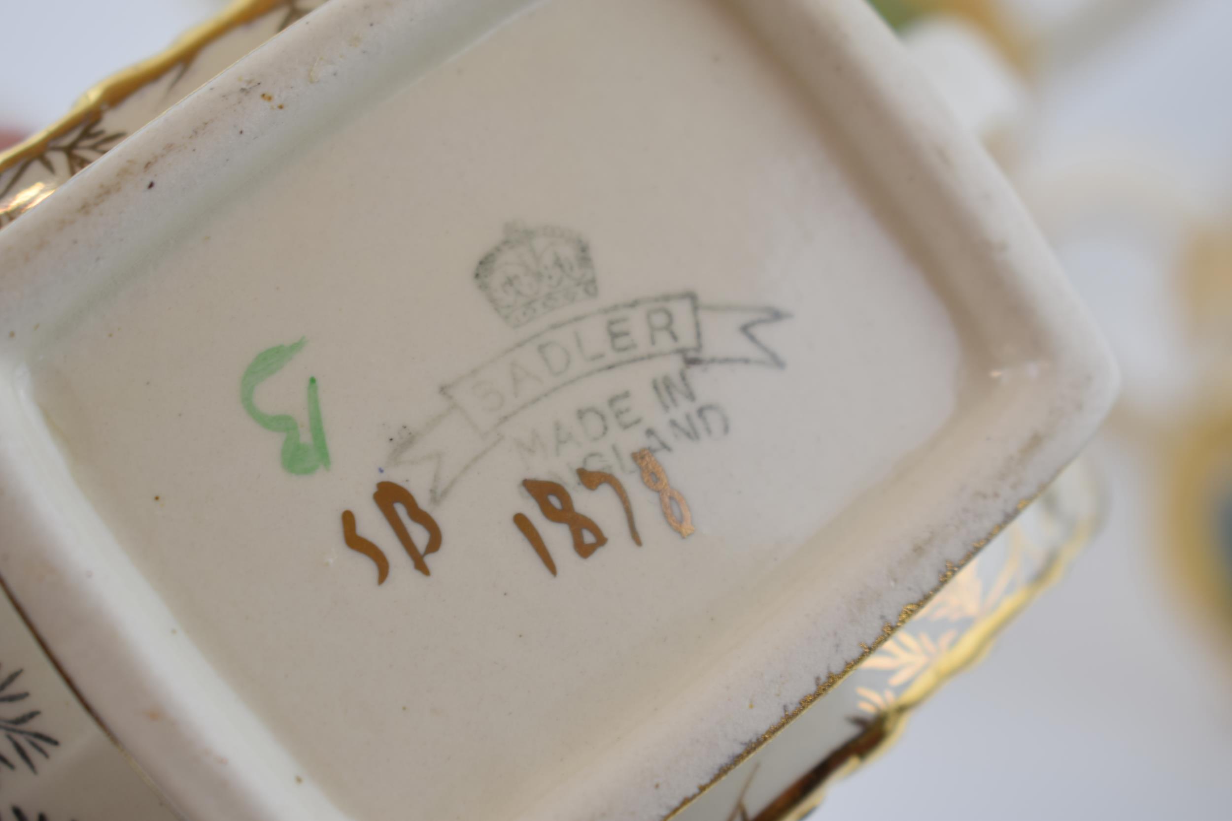 Sadler tea ware in a floral gilt pattern with a cottage scene to include a teapot, 2 lidded sugars - Image 4 of 4