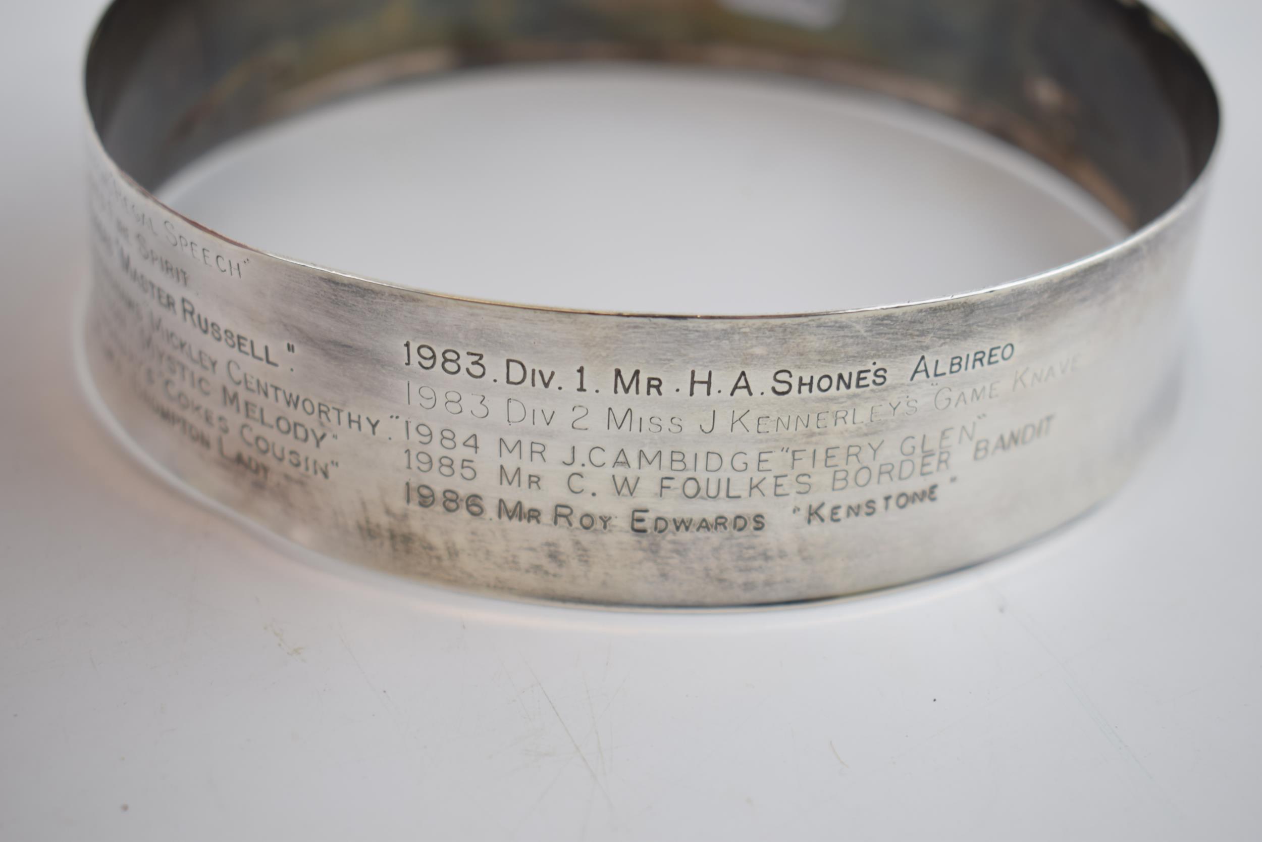 A band from a cup of equestrian interest. Fully hallmarked sterling silver. Displaying horse - Image 3 of 4