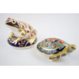 Two Royal Crown Derby paperweights, Frog, decorated in the Imari palate, date code for 1989 (LII)