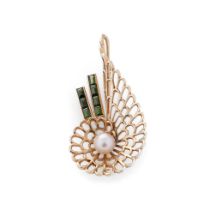 9ct gold brooch in the form of a conch shell, pierced decoration, with central cultured pearl, set