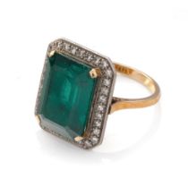 18ct gold and platinum Art Deco ring, circa 1930s, with a large central semi-precious stone (16mm