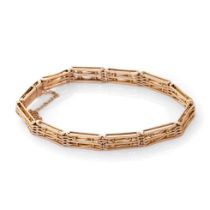 9ct gold early 20th century gate bracelet, 12.9 grams, with safety chain.