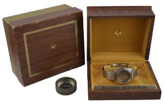 Boxed Bulova Accutron gentleman's wristwatch 2182 a/f. Inner and outer box. Case diameter 32mm. In